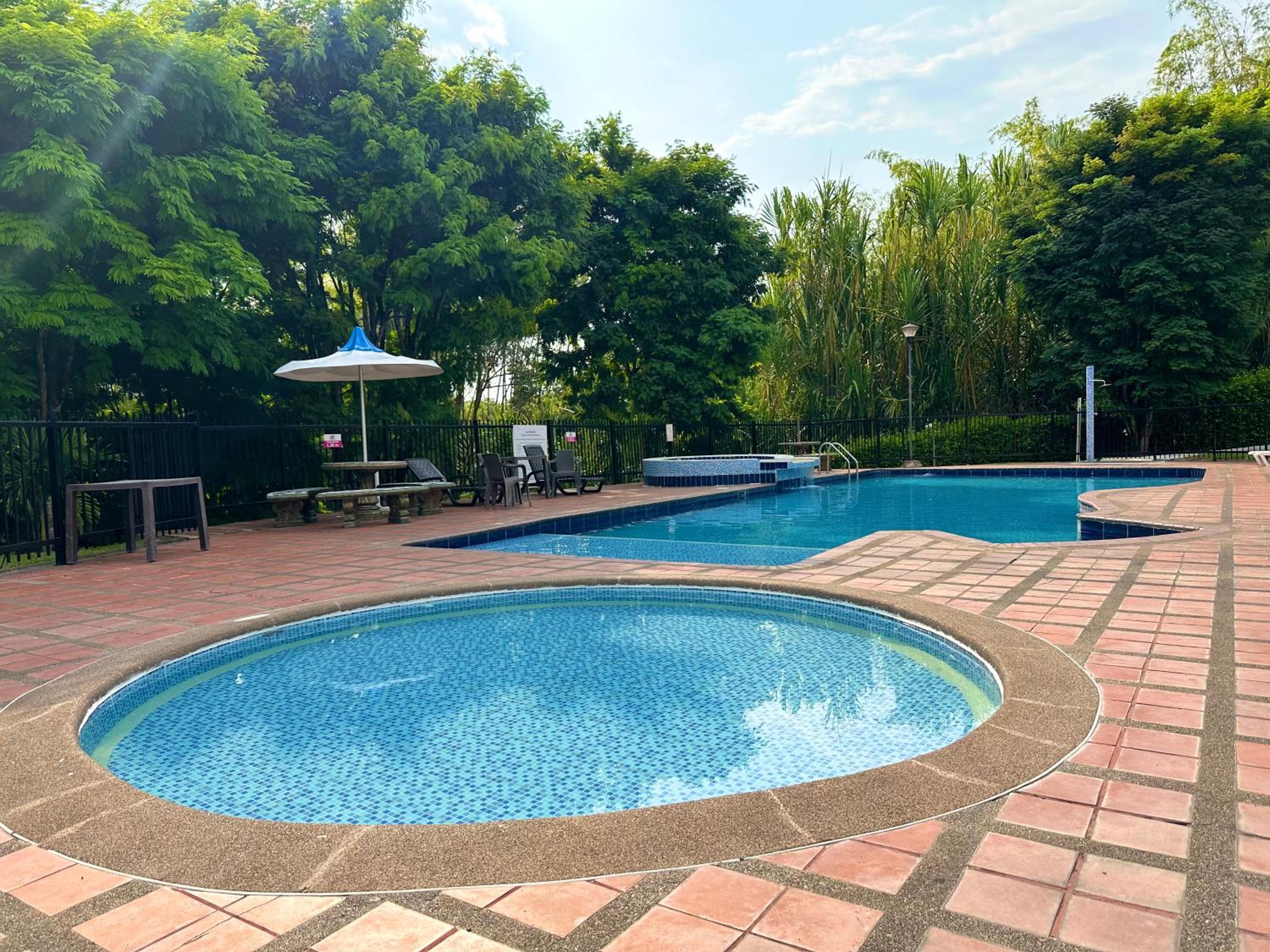 Beautiful Houses With Pool