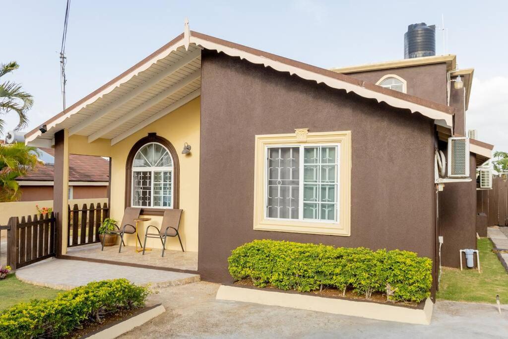 Charming Deluxe 2 bedroom home