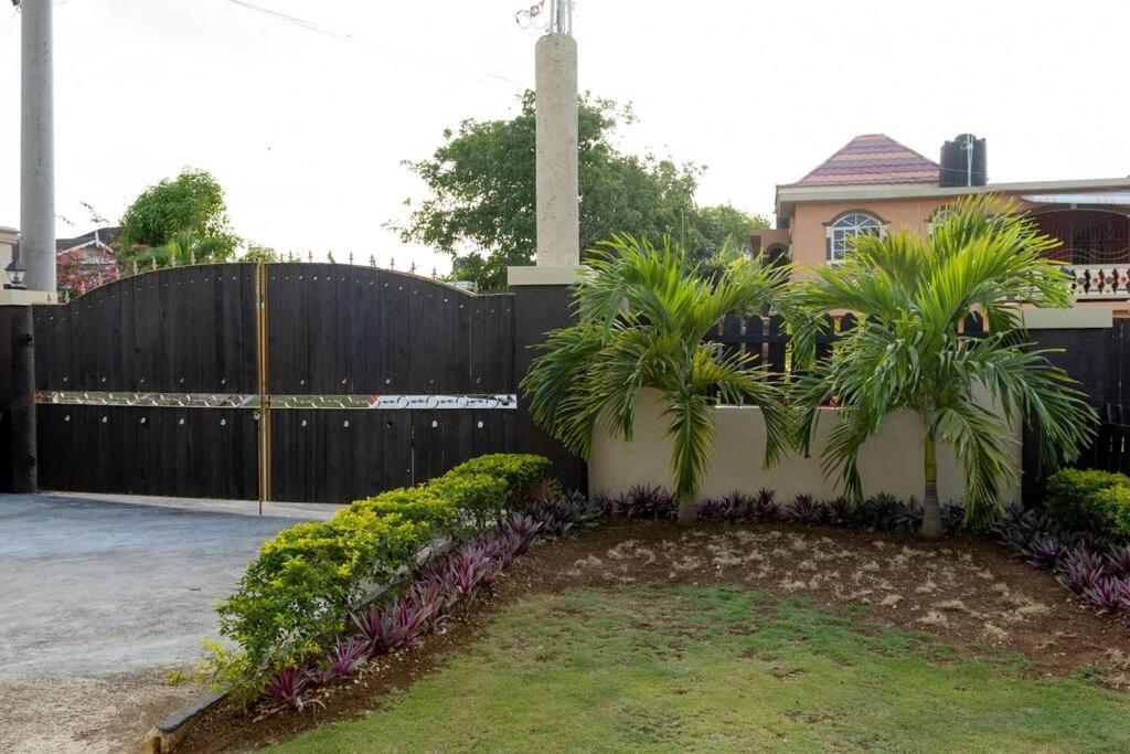 Charming Deluxe 2 bedroom home