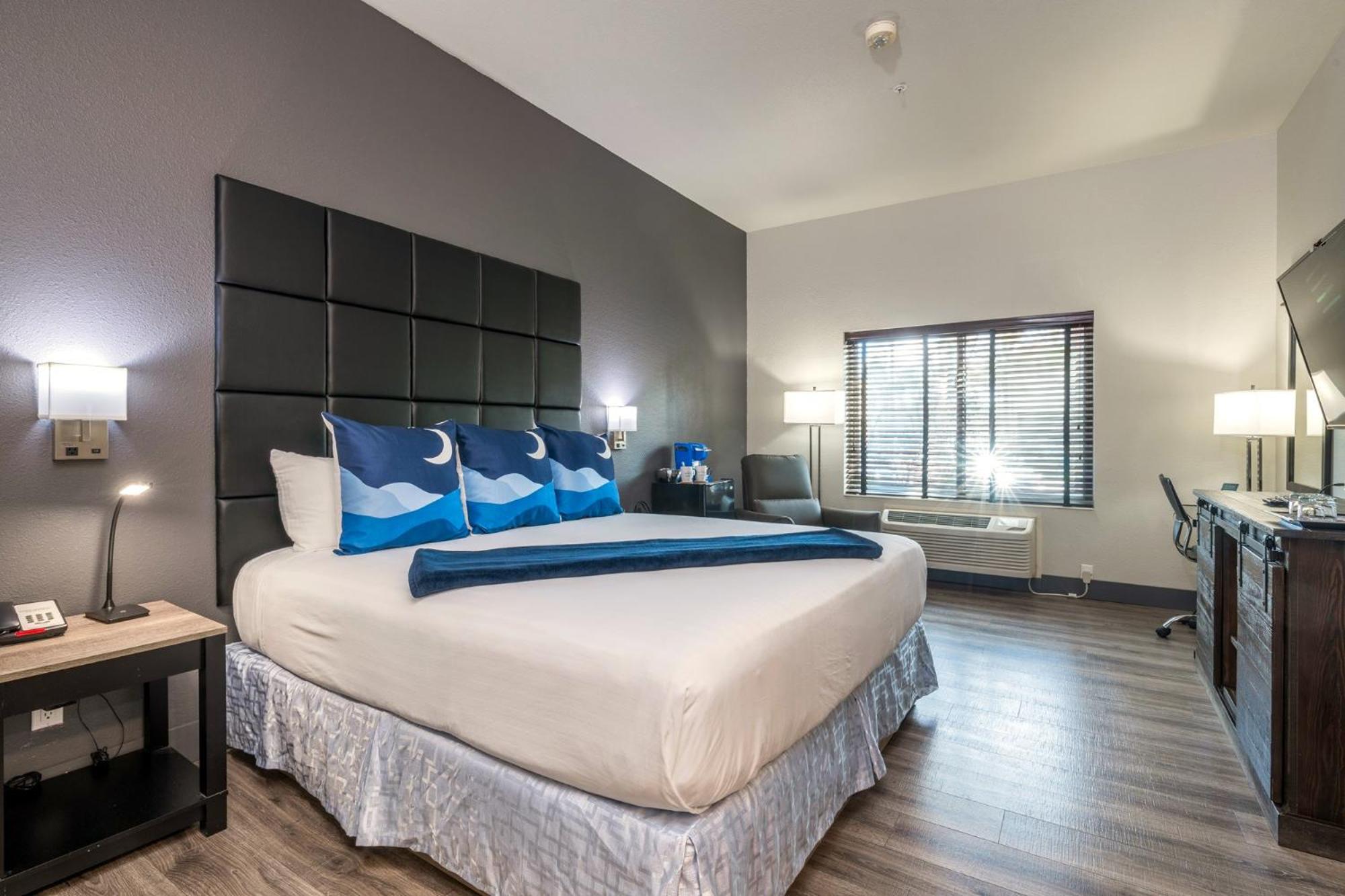 Wood River Inn  Suite - Property Image 27