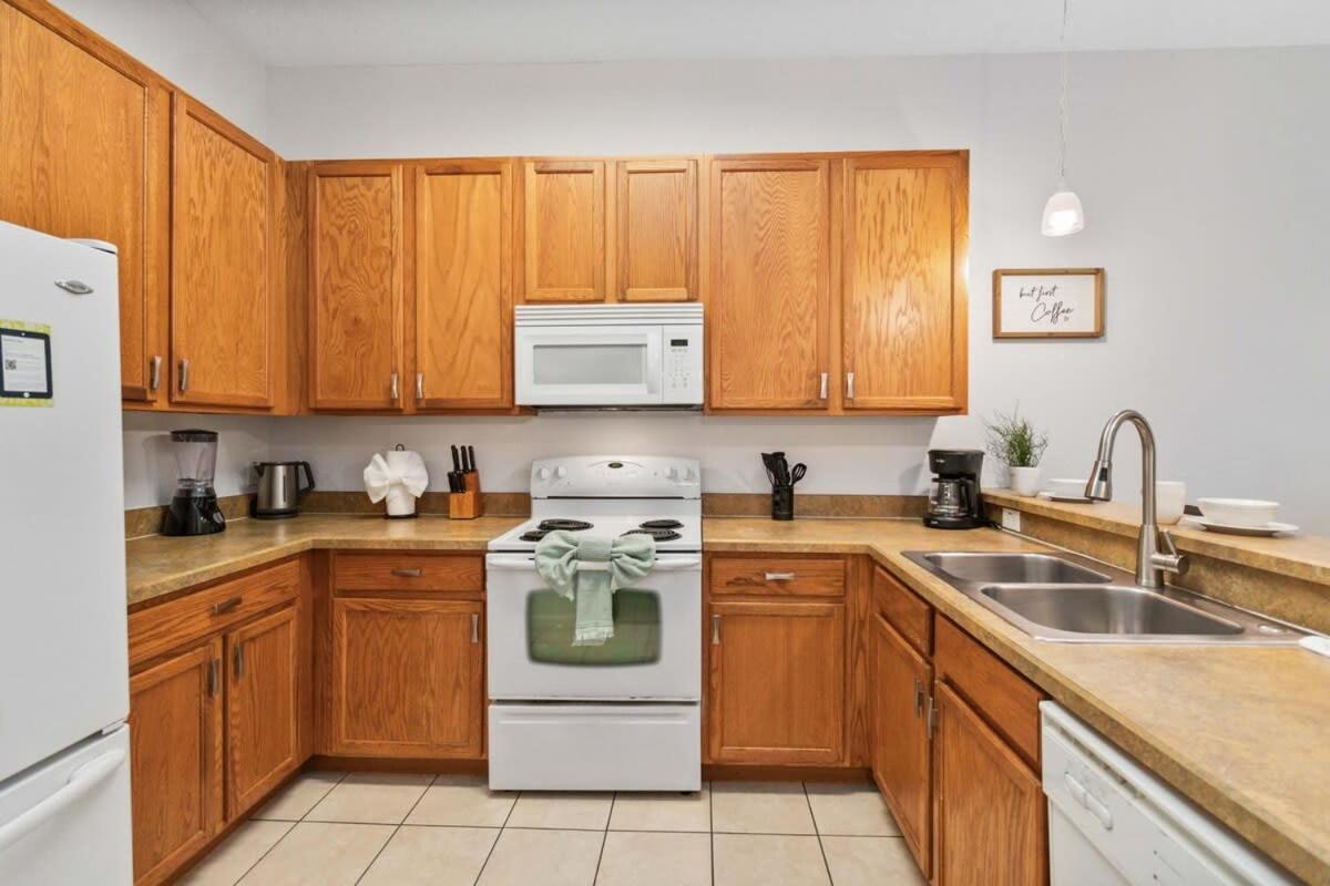 3 bedrooms condo unit in Bahama Bay view 5