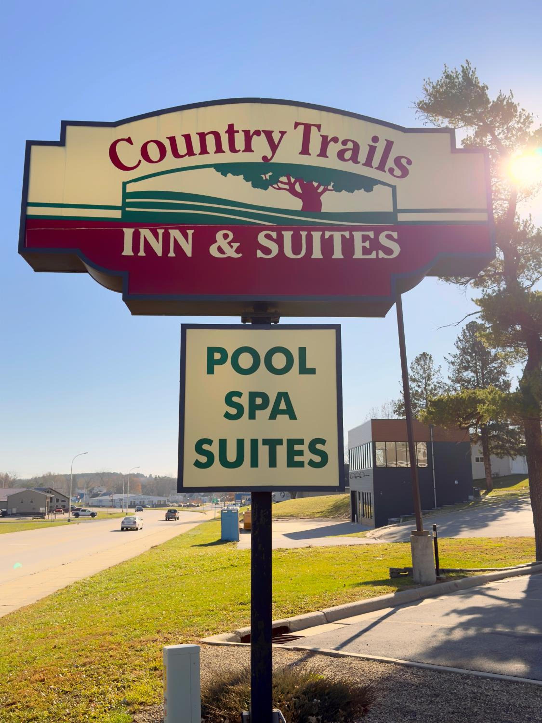 Country Trails Inn &Suites