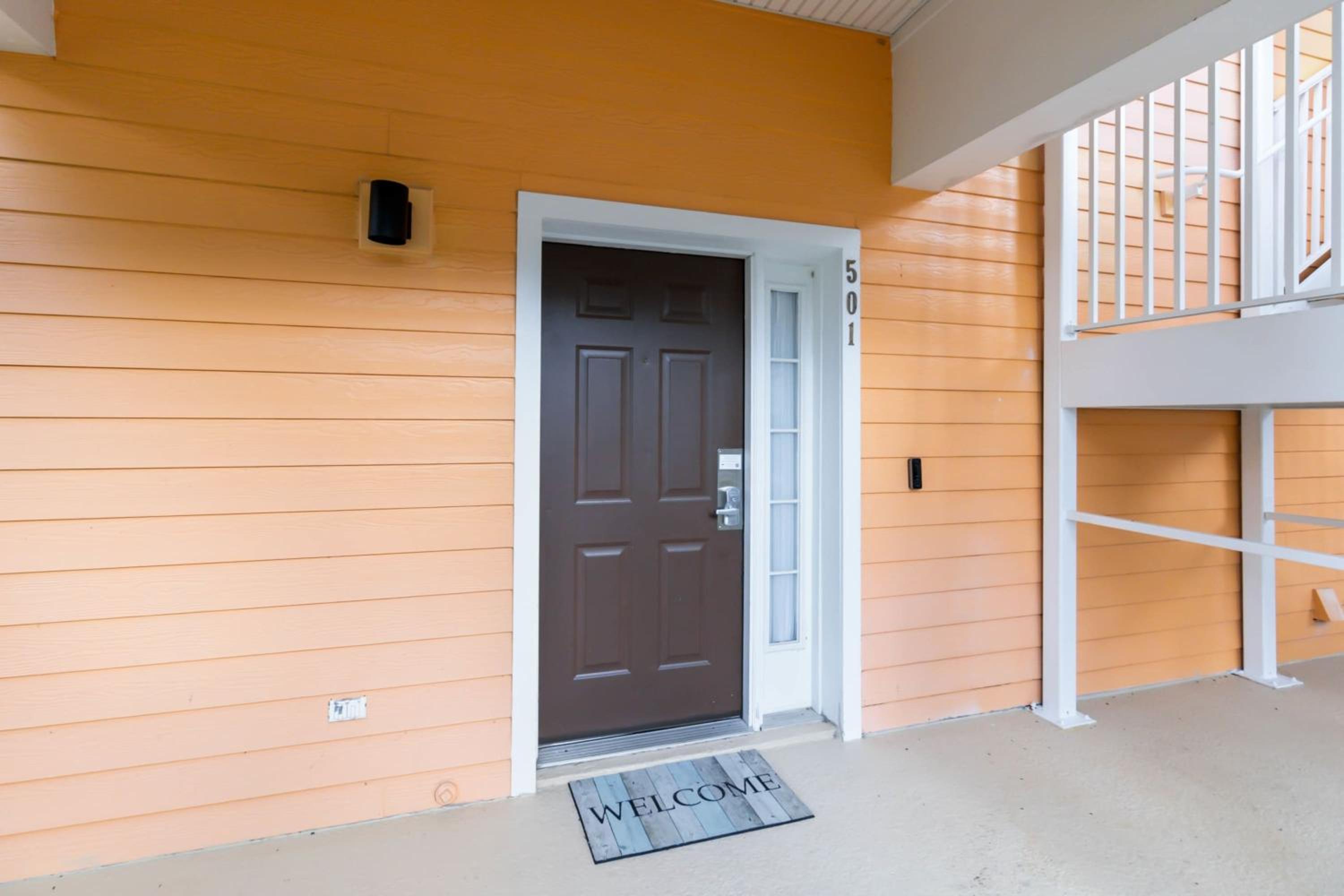 Updated 2BR modern ground floor condo in Bahama Bay view 3