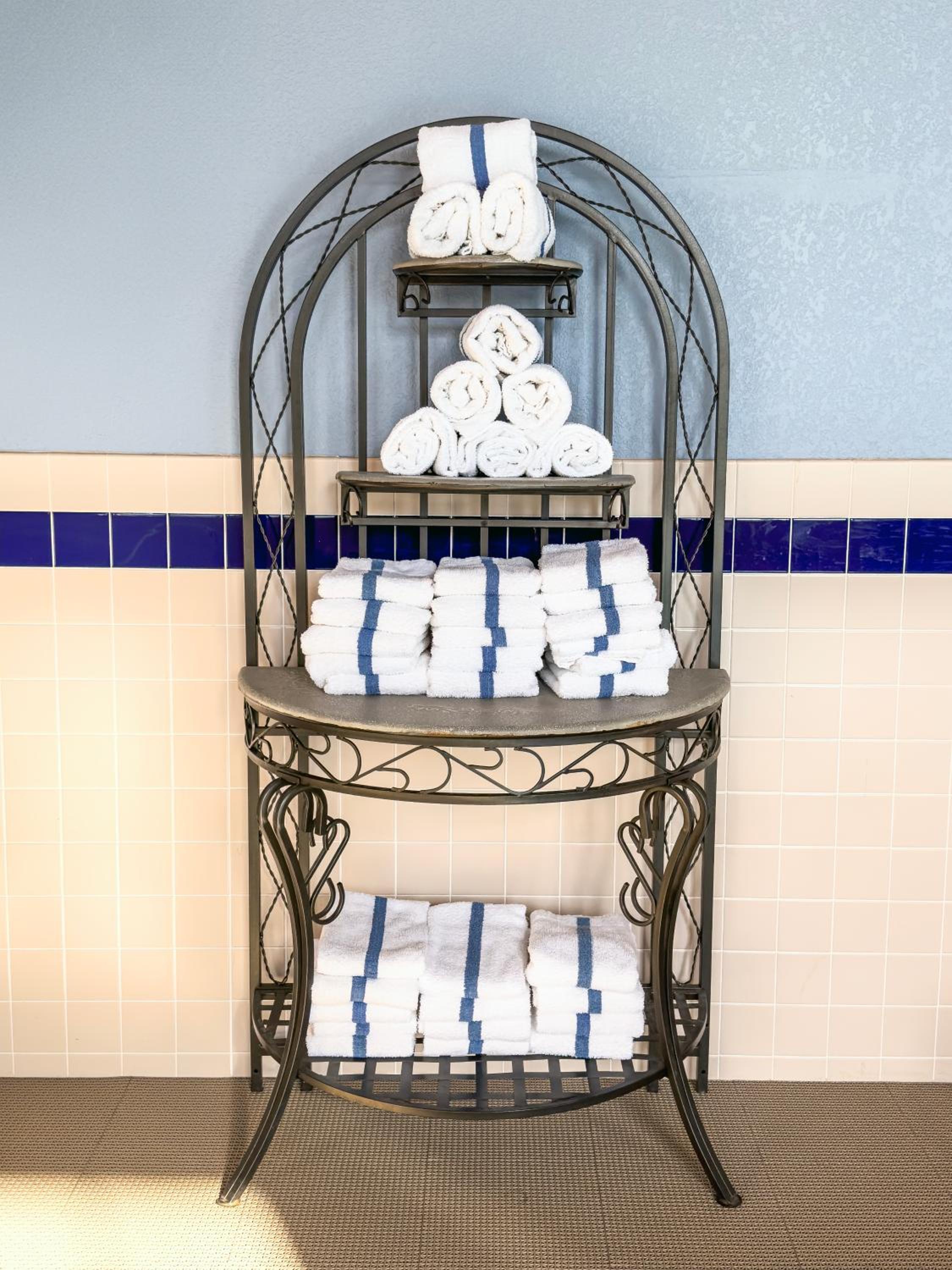 Country Trails Inn &Suites