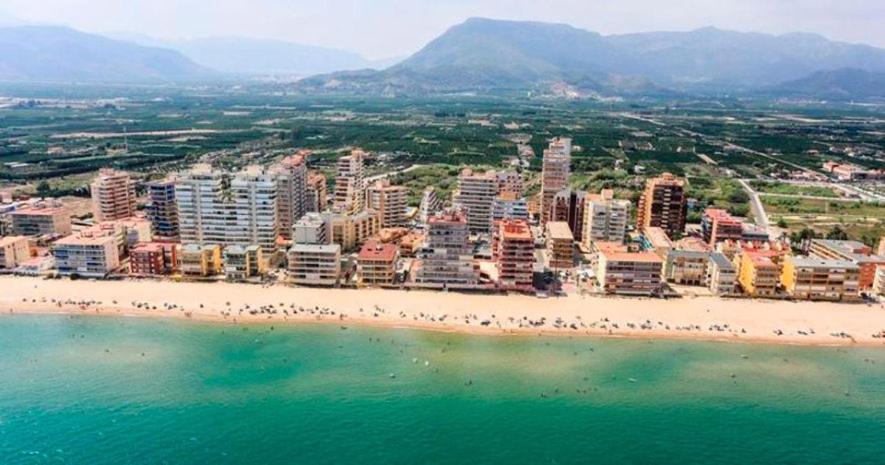 BLUE DOUBLE PRIVATE ROOM AT FRONT BEACH - HABITACION en la playa piso compartido