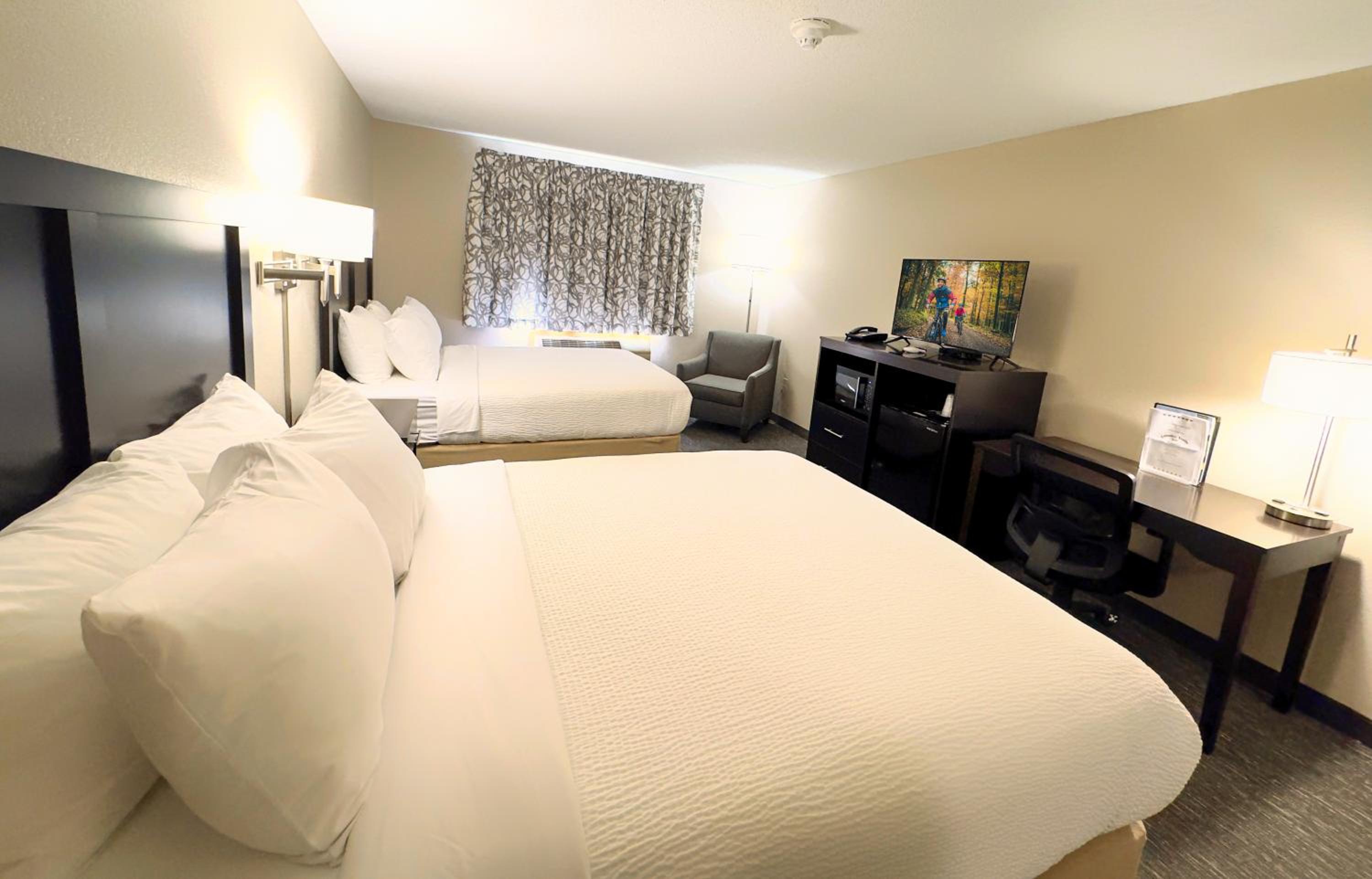 Country Trails Inn &Suites