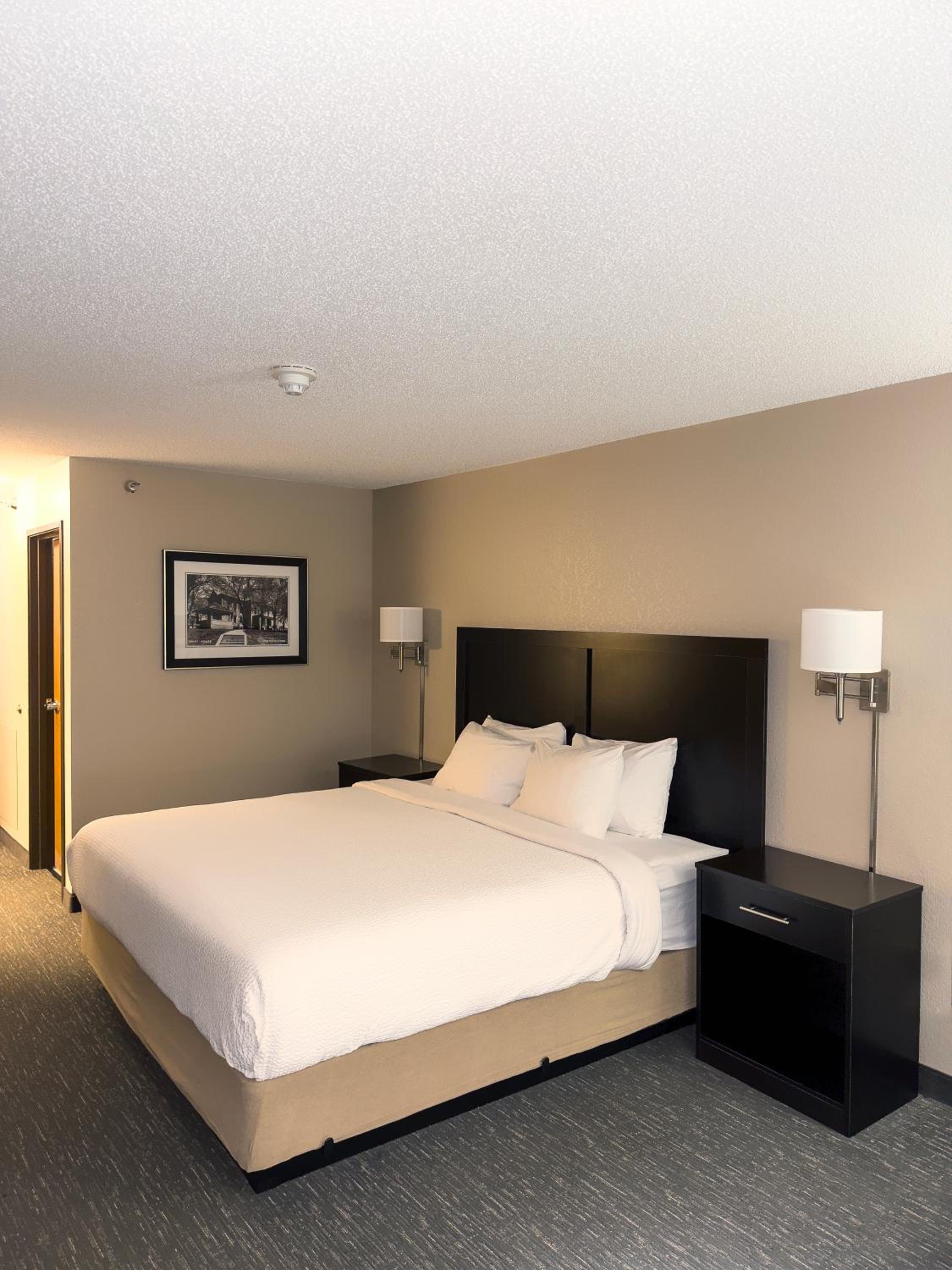 Country Trails Inn &Suites