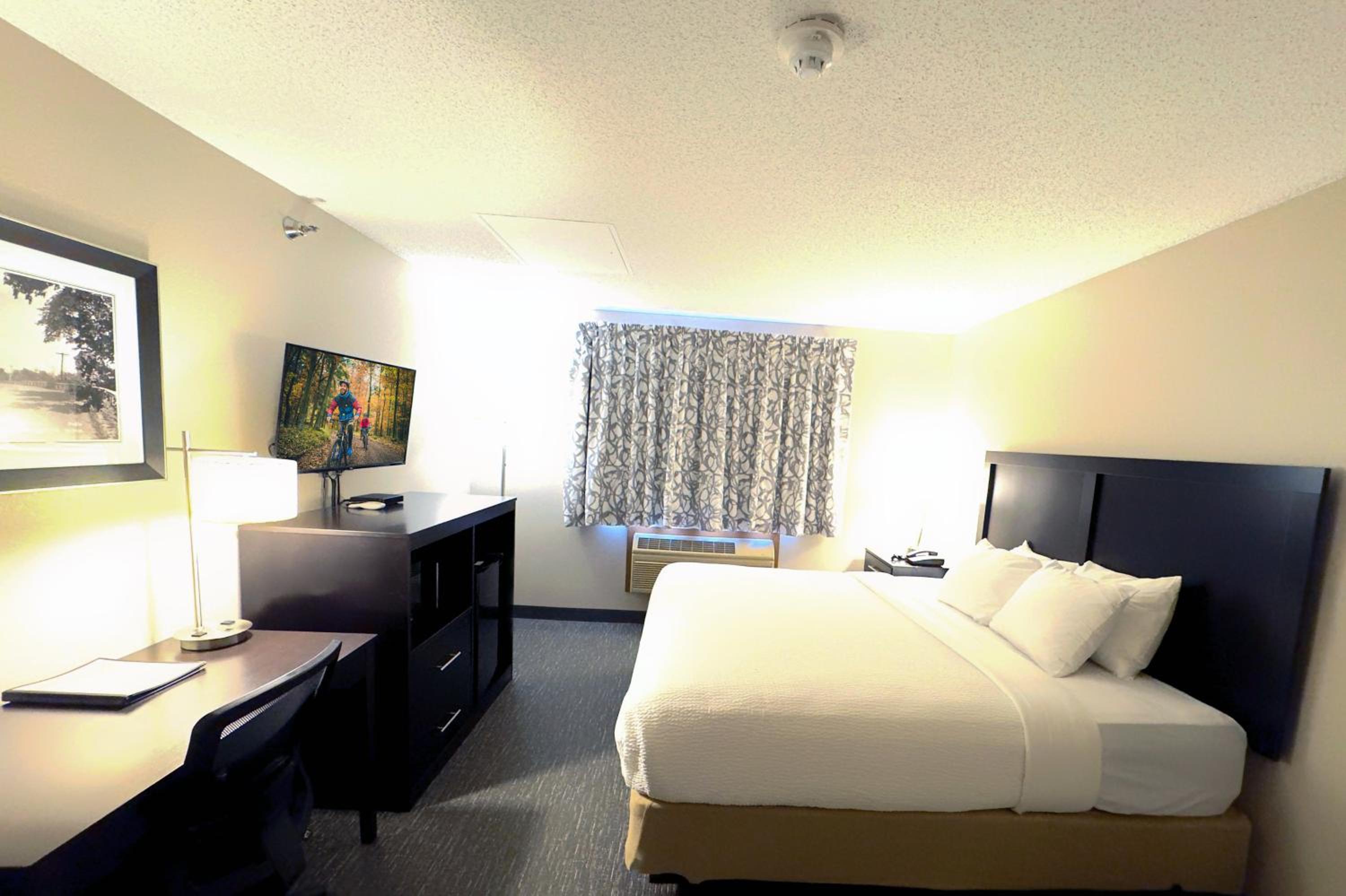 Country Trails Inn &Suites