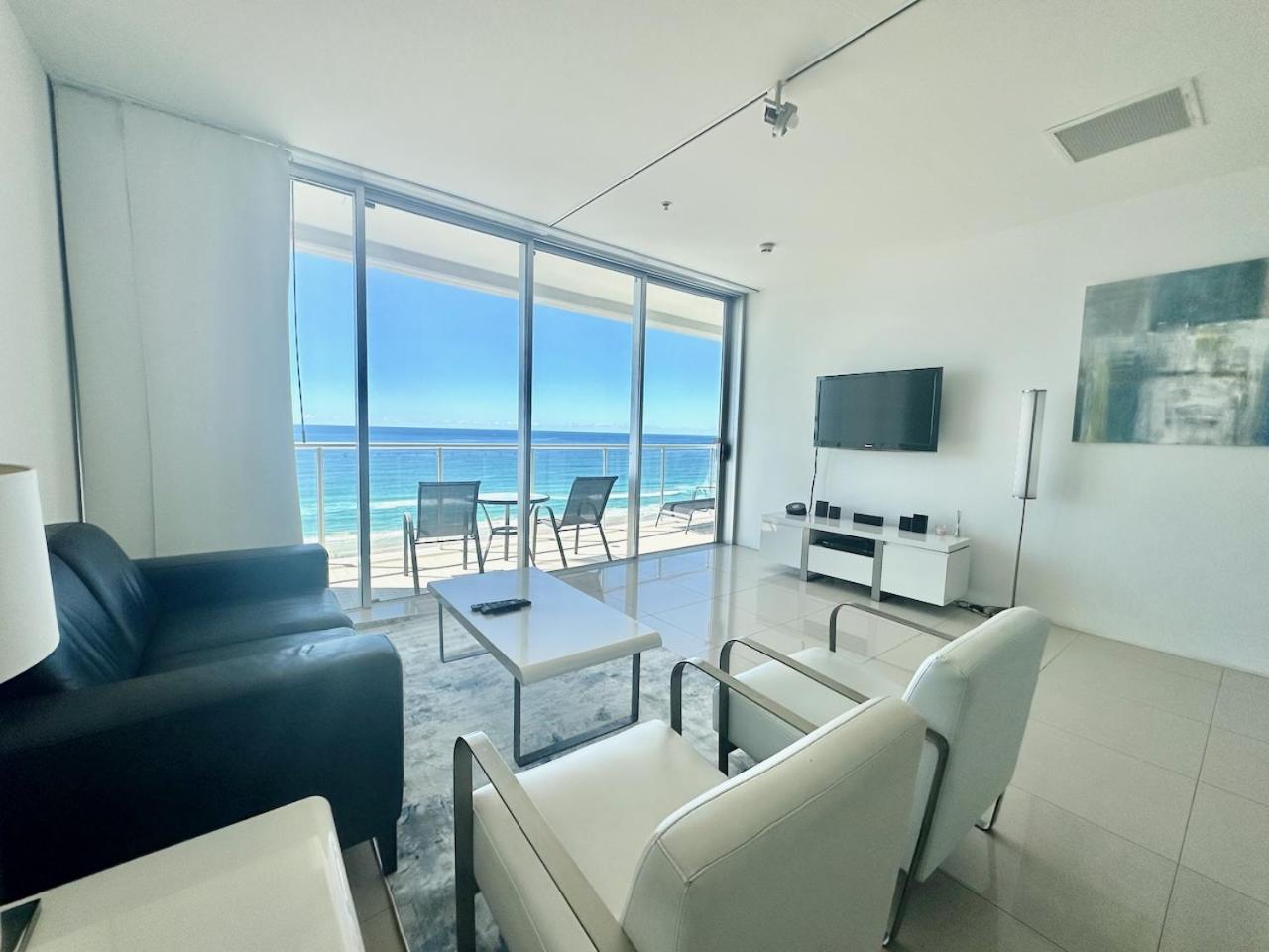 Beachfront on Oasis Centre, Air on Broadbeach 1503