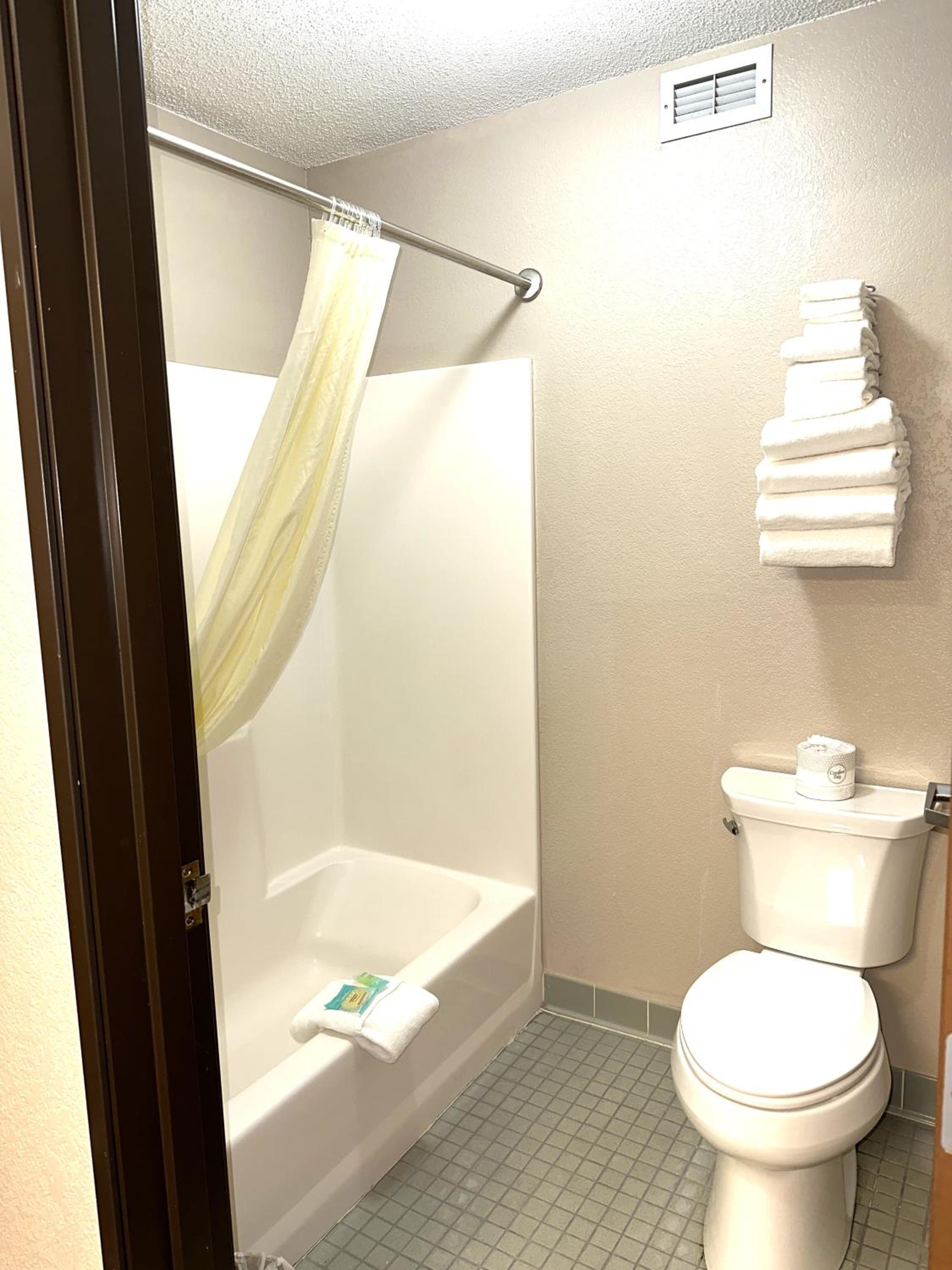 Country Trails Inn &Suites