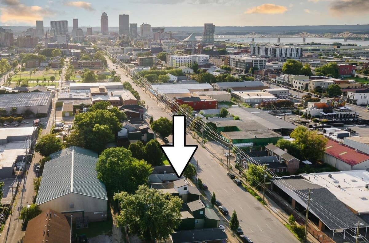 Bourbon Trail-King Bed-BBQ-Fire Pit-W&D-Office view 5