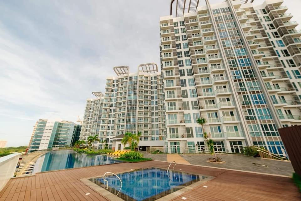 Fully Furnished Condo in Mactan Newtown with WIFI -Infinity Pool