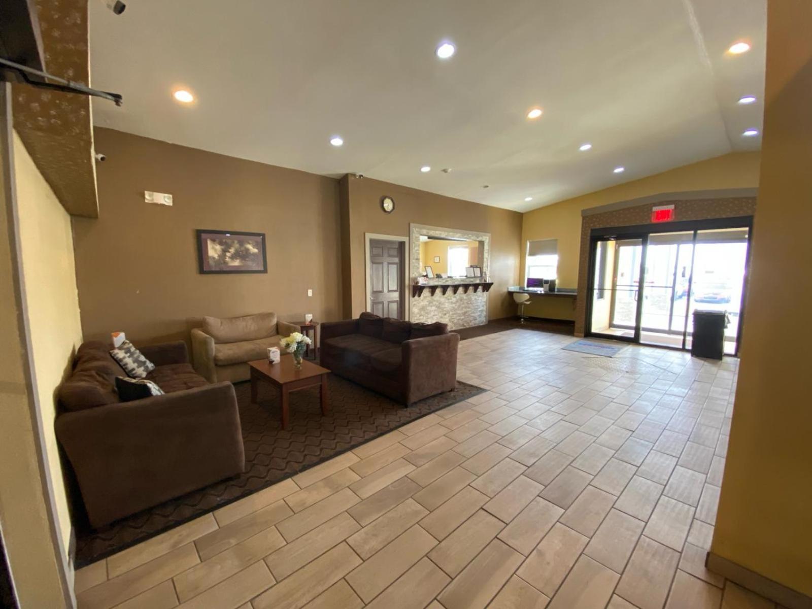 Super 8 by Wyndham Fort Wayne view 4