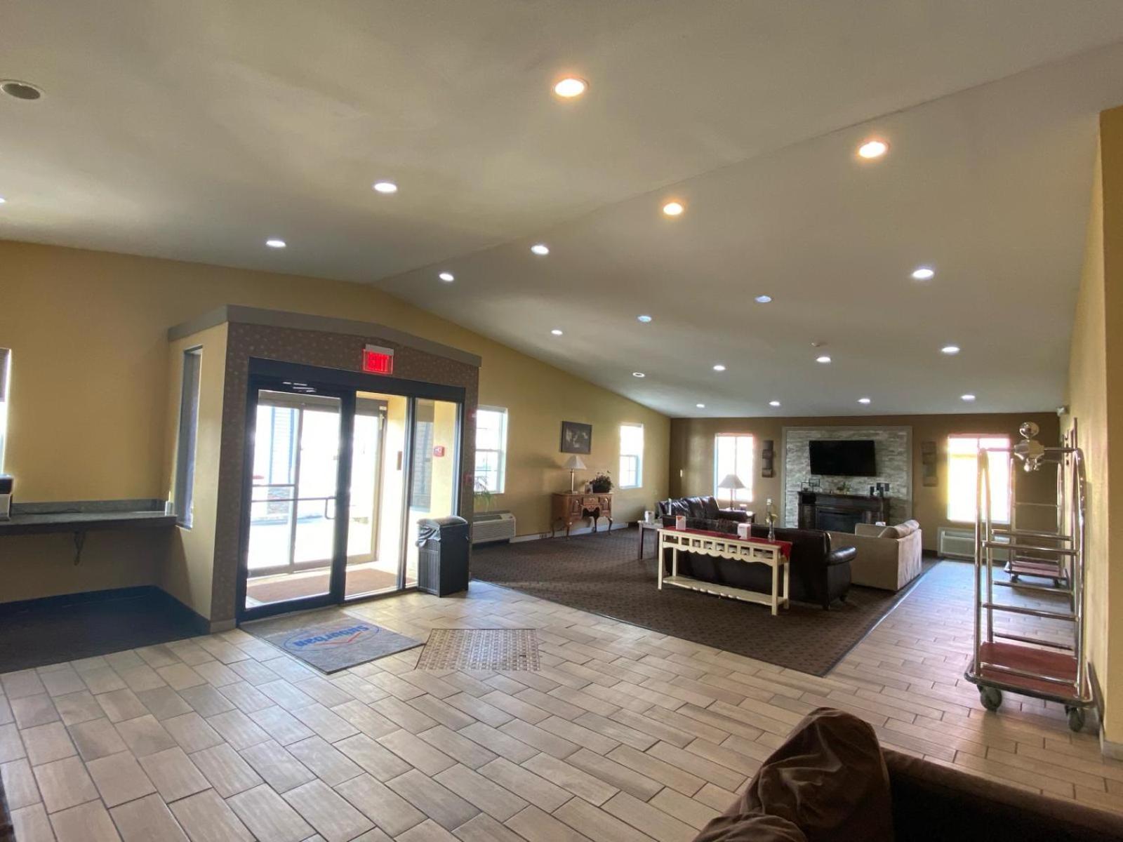 Super 8 by Wyndham Fort Wayne view 5