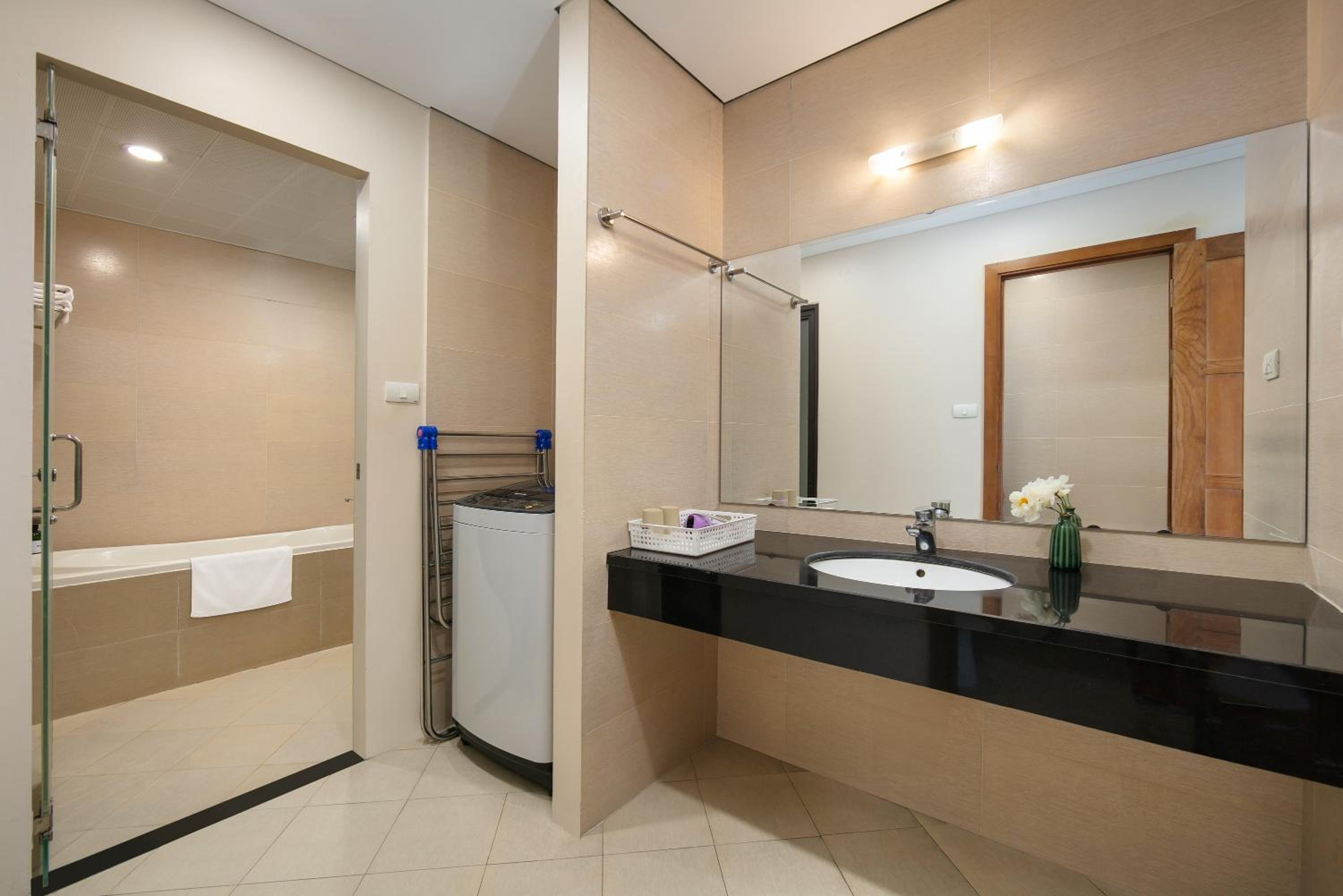HB Serviced Apartment - 121B Quan Hoa