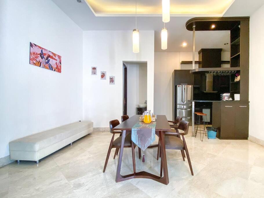 Ubu Villa Flamboyan - 3 Bedroom Villa in Yogyakarta view 5