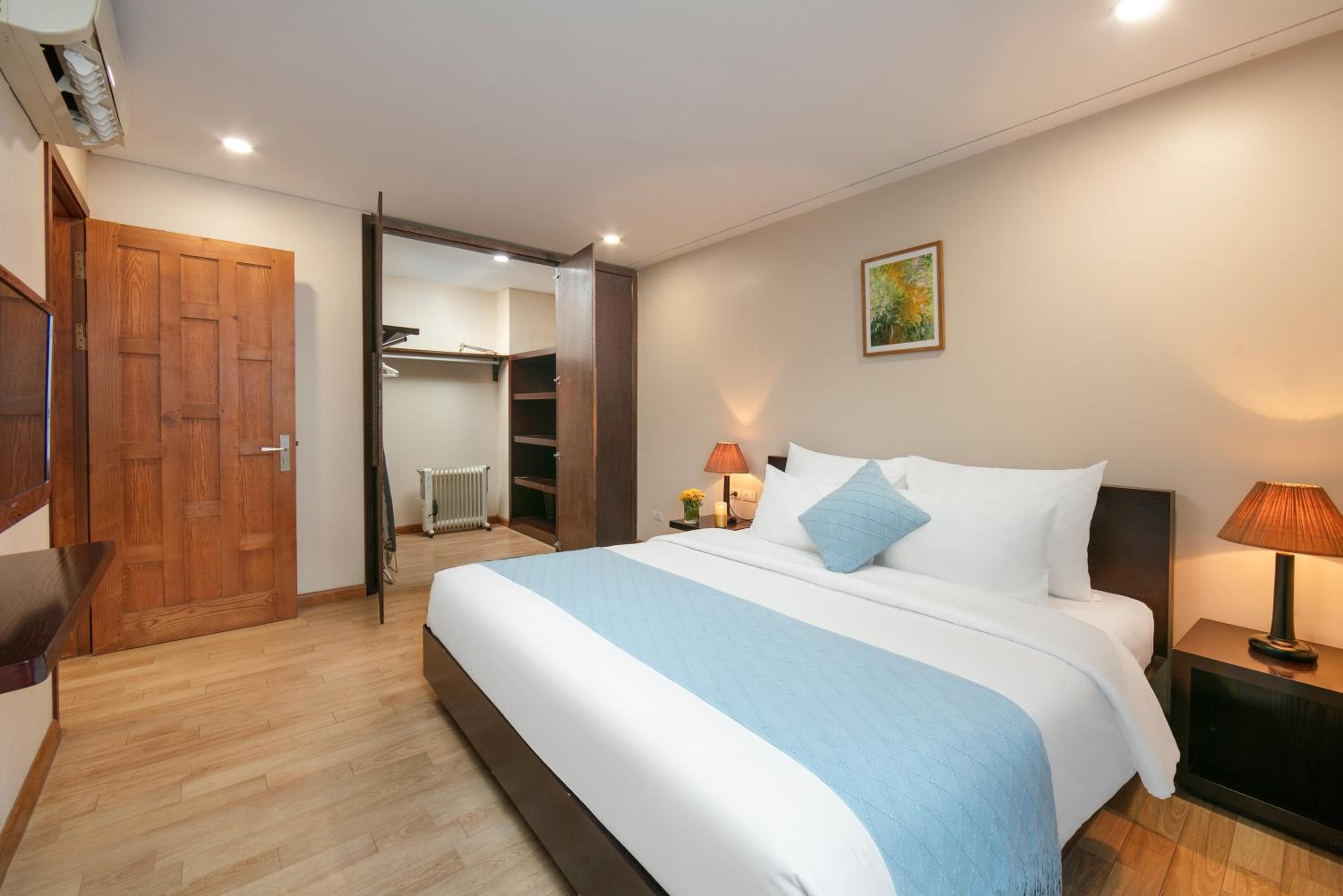 HB Serviced Apartment - 121B Quan Hoa