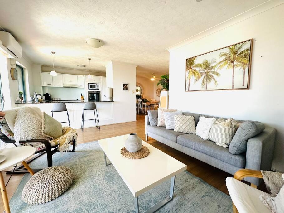 Ocean View dreaming, metres to the beach!