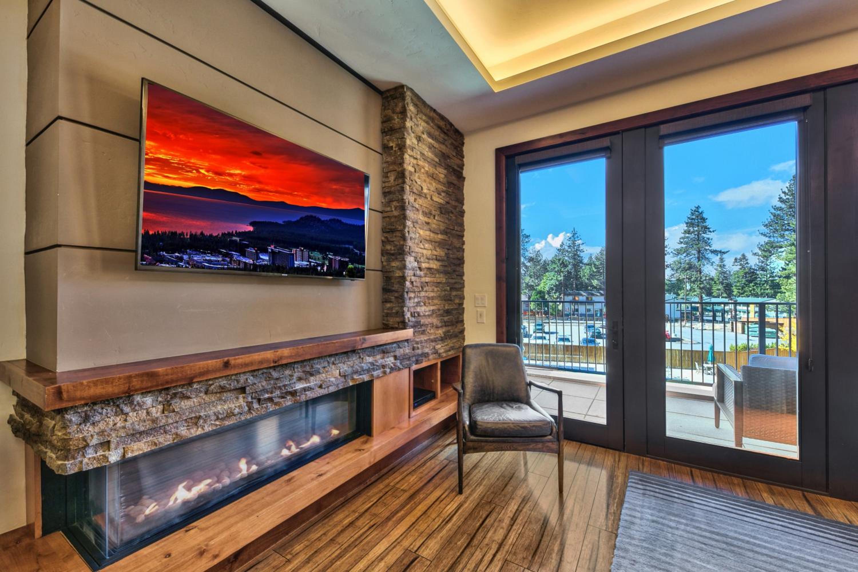 Zalanta 222 – Luxe Stay by Gondola Lake view 3
