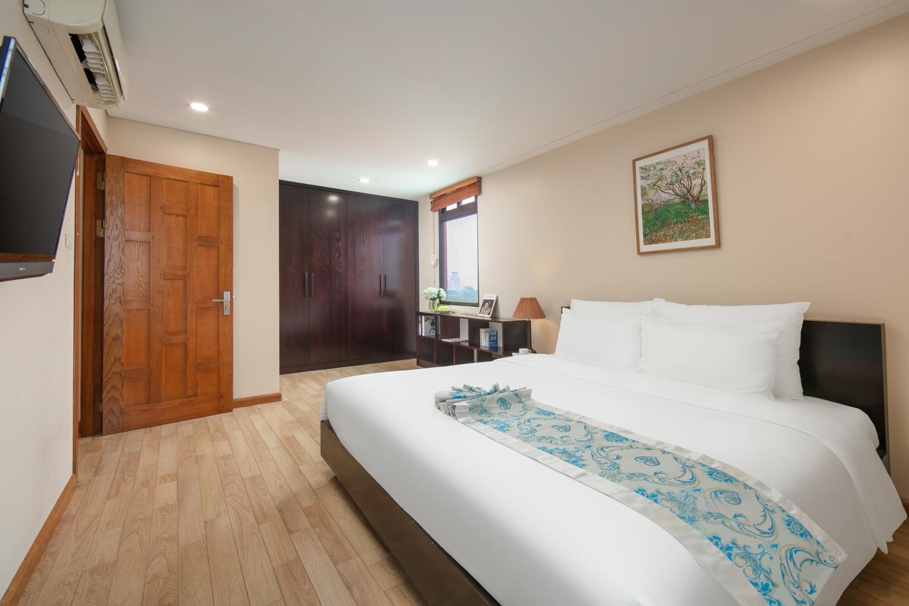 HB Serviced Apartment - 121B Quan Hoa