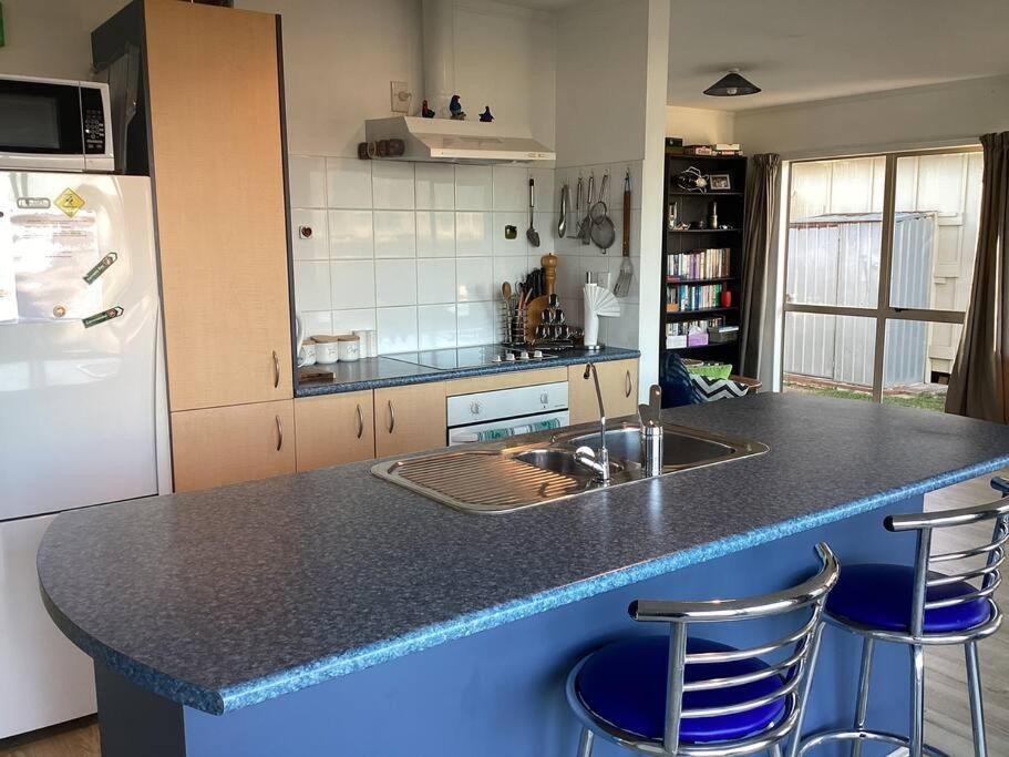 Pūkeko Retreat - Beach Bach view 2