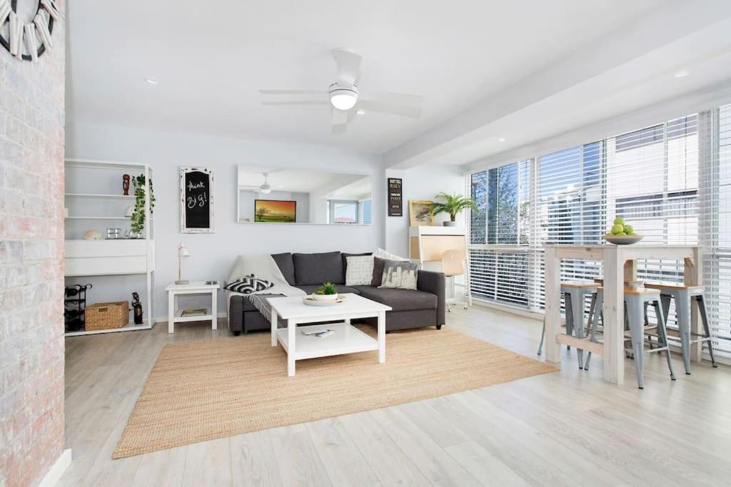 3 bedrooms with Views over Kirra!