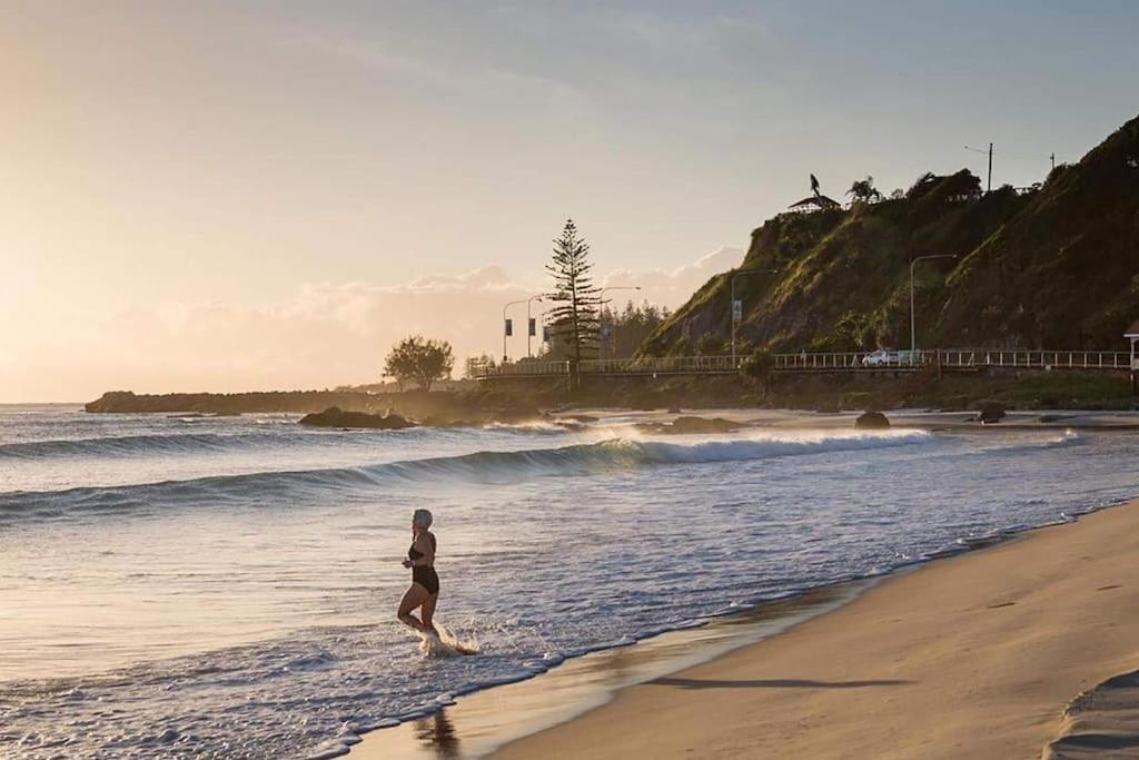 3 bedrooms with Views over Kirra!