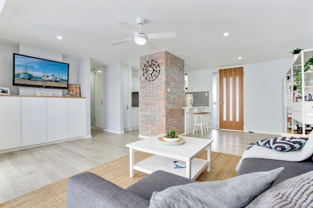 3 bedrooms with Views over Kirra!