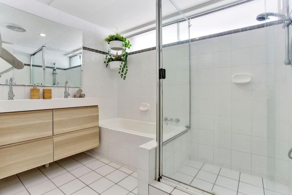 3 bedrooms with Views over Kirra!