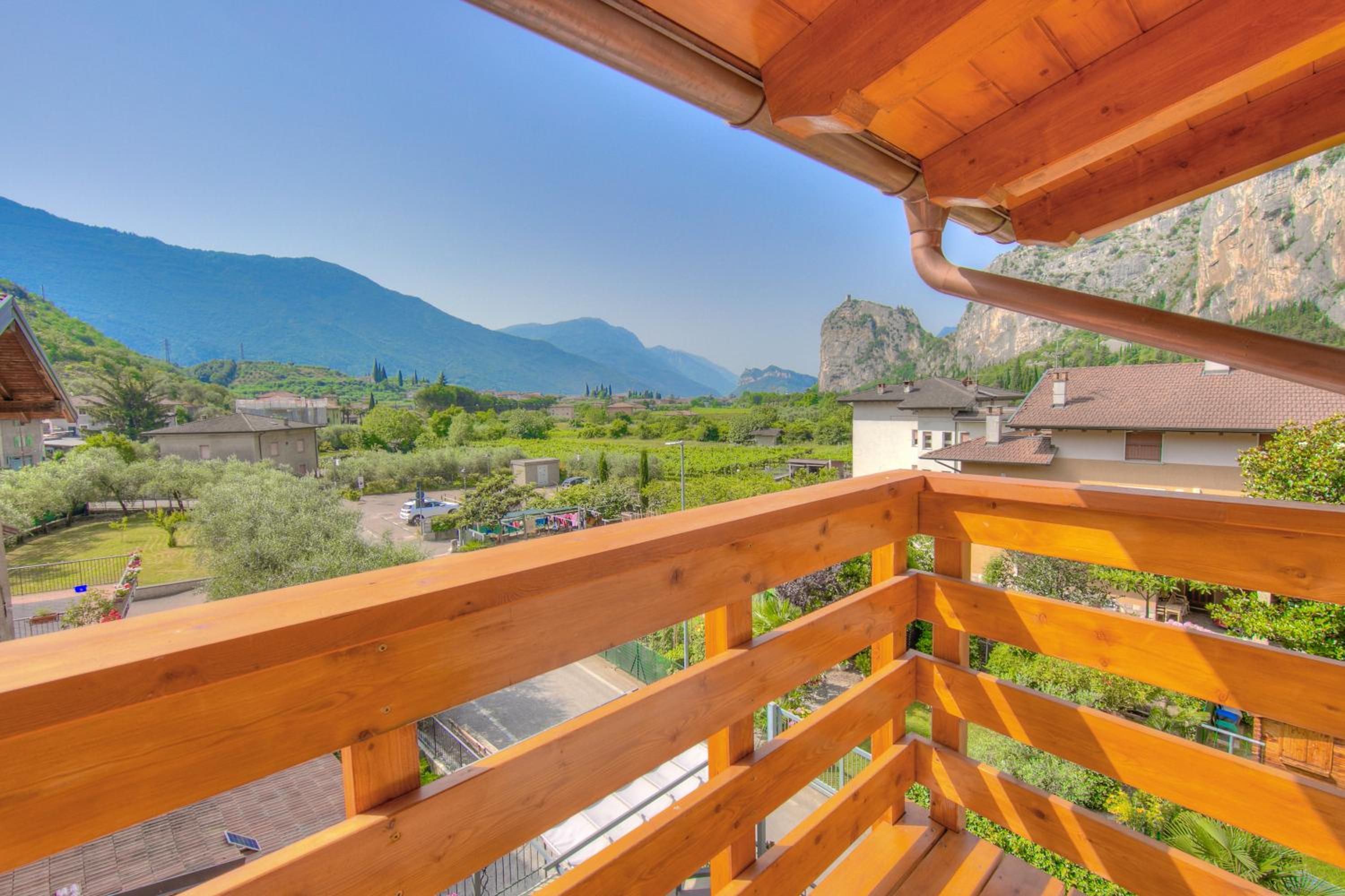 Casa Del Sole Apartments - Happy Rentals view 4