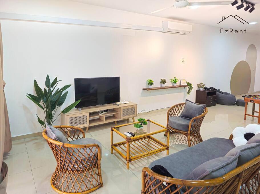 Spacious Family 4BR House near Lake Garden Zoo Taiping with Free WiFi and Netflix photo 5