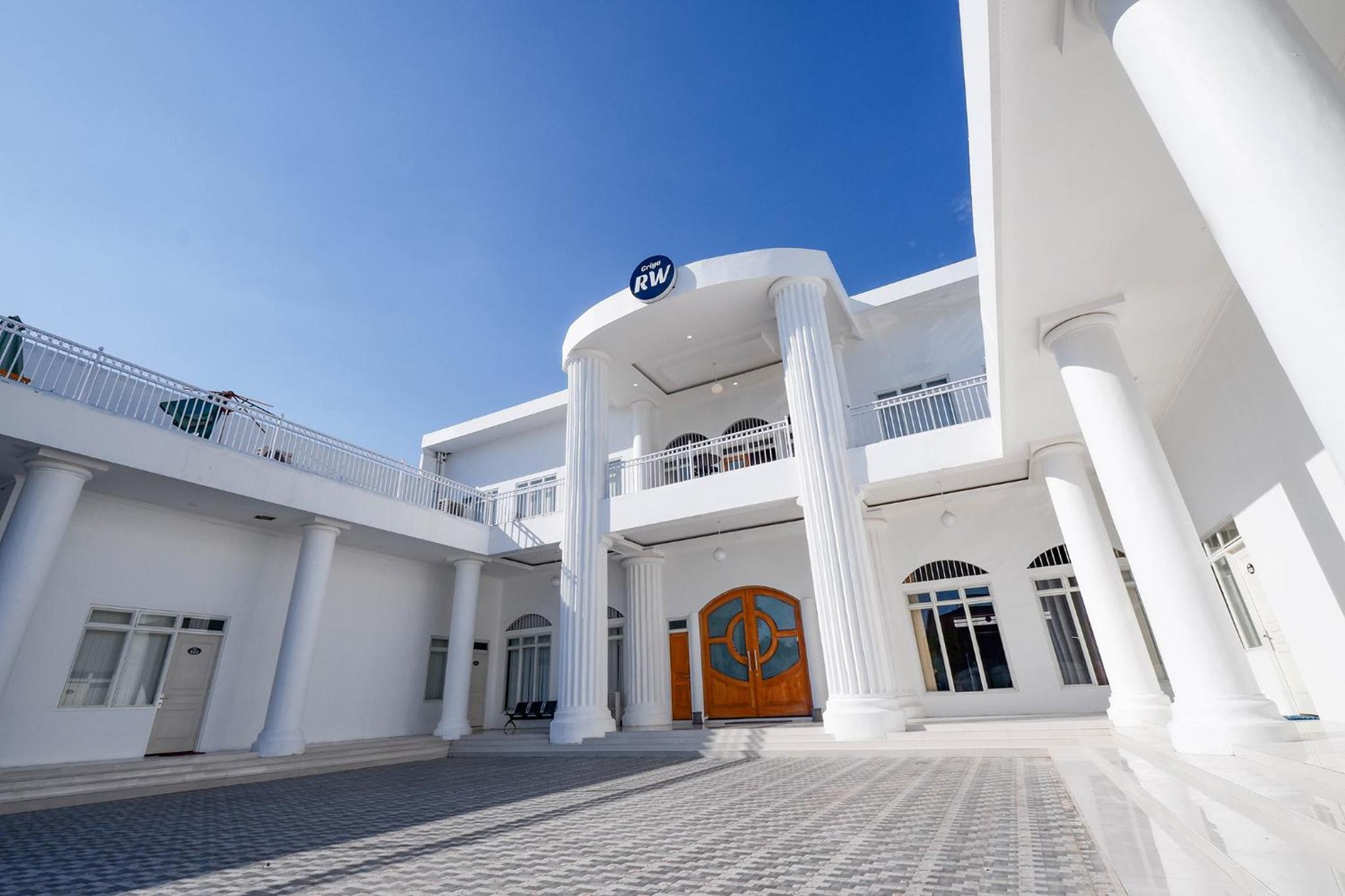 Solo Vacations - Griya RW Family Guest House Redpartner - Property Image 3