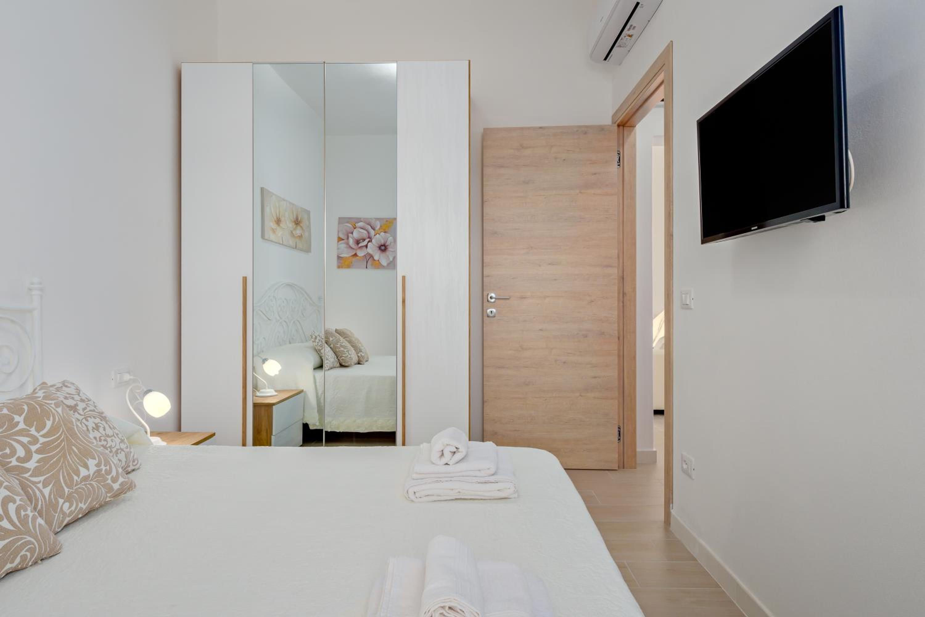 La Casetta Bianca en Loiri — hotel room