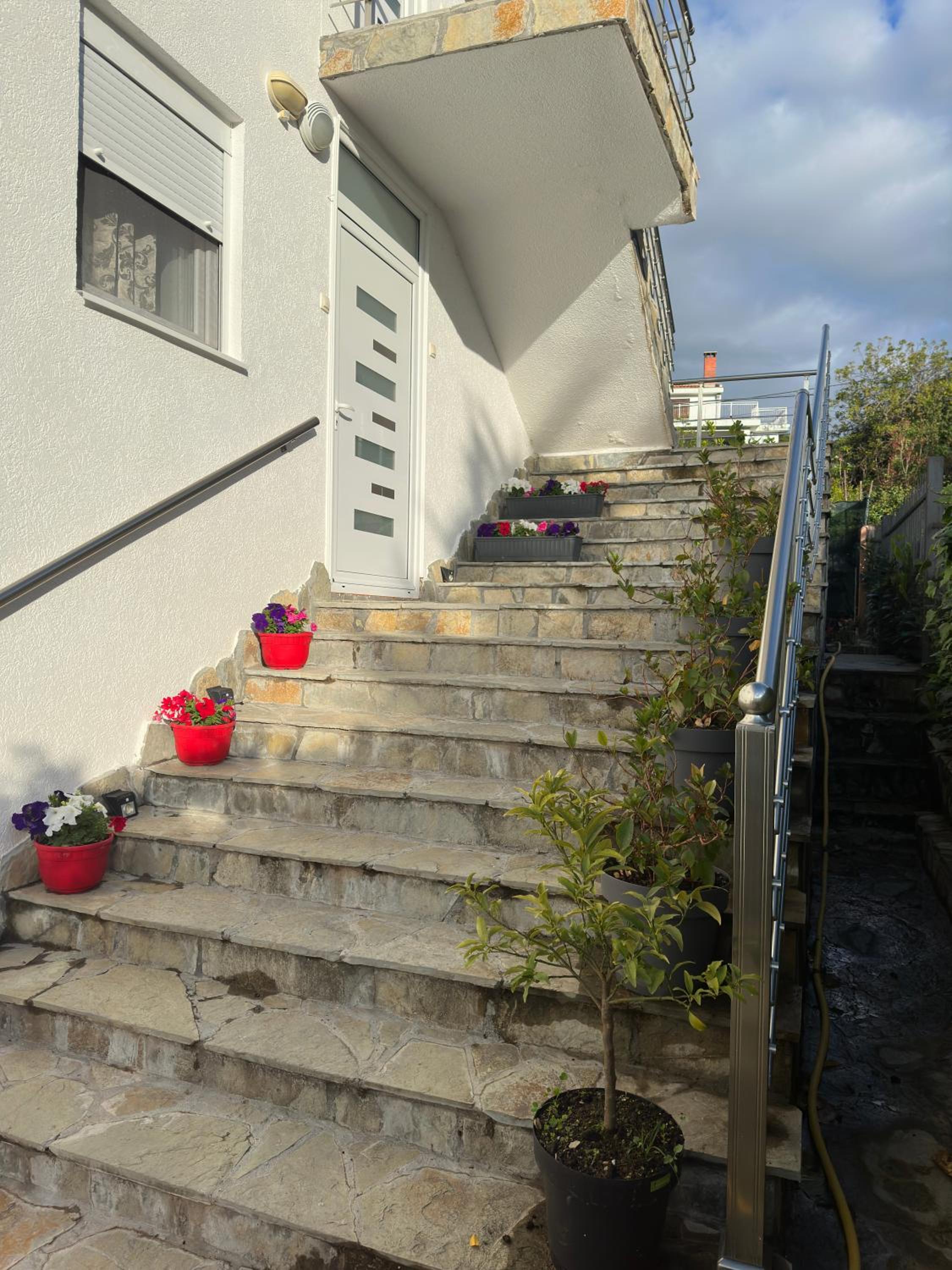 Apartmani Toni Dobra Voda view 4