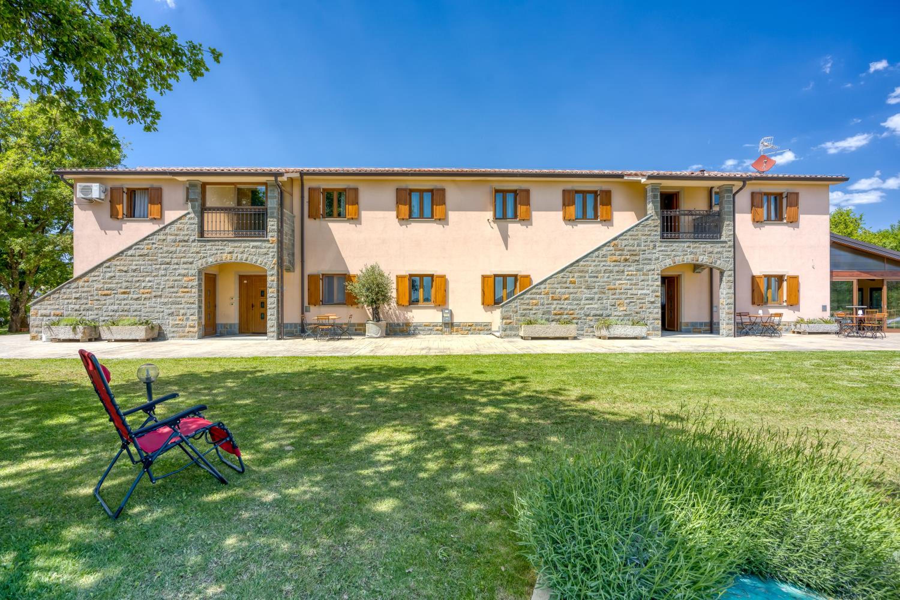 Grad Inn Boutique Villa - Happy Rentals view 4