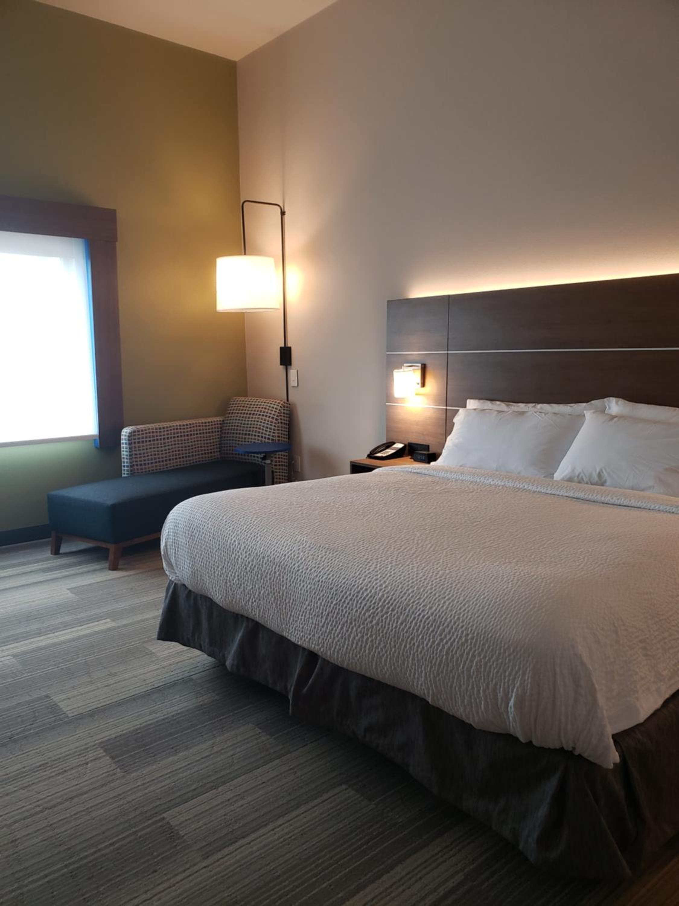 Kingsland Vacations - Holiday Inn Express Suites Kingsland I-95-Naval Base Area, an IHG Hotel - Property Image 43