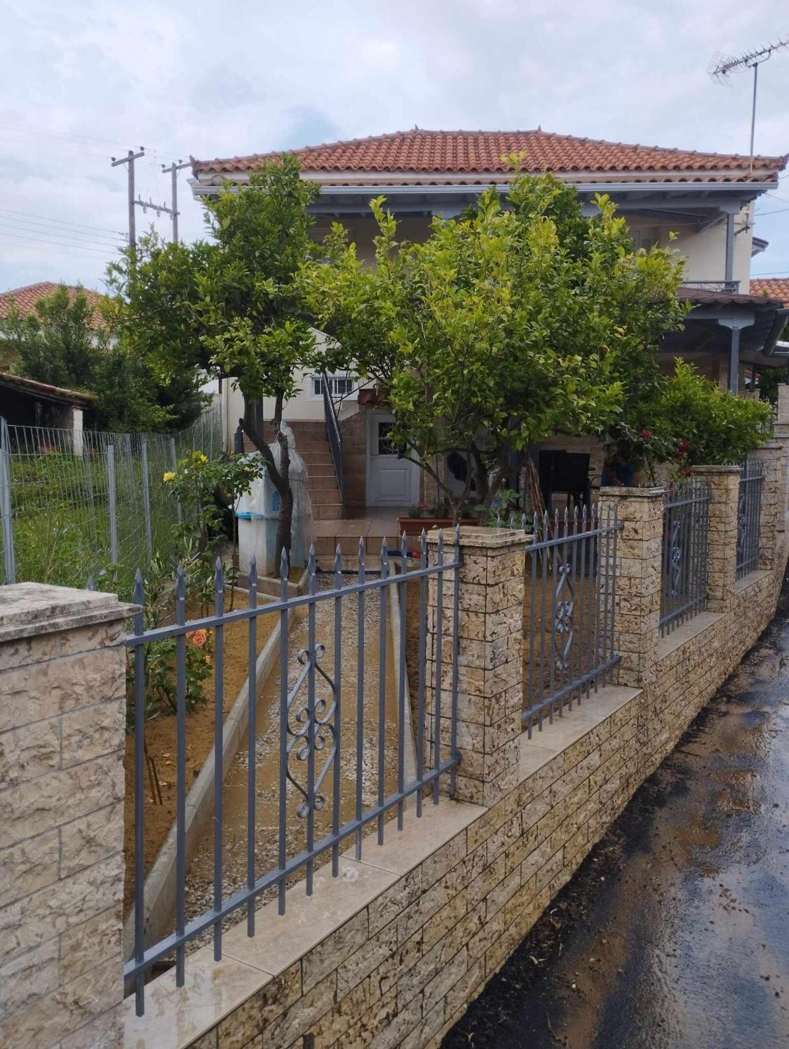 Traditional Stone House-Ideal for families