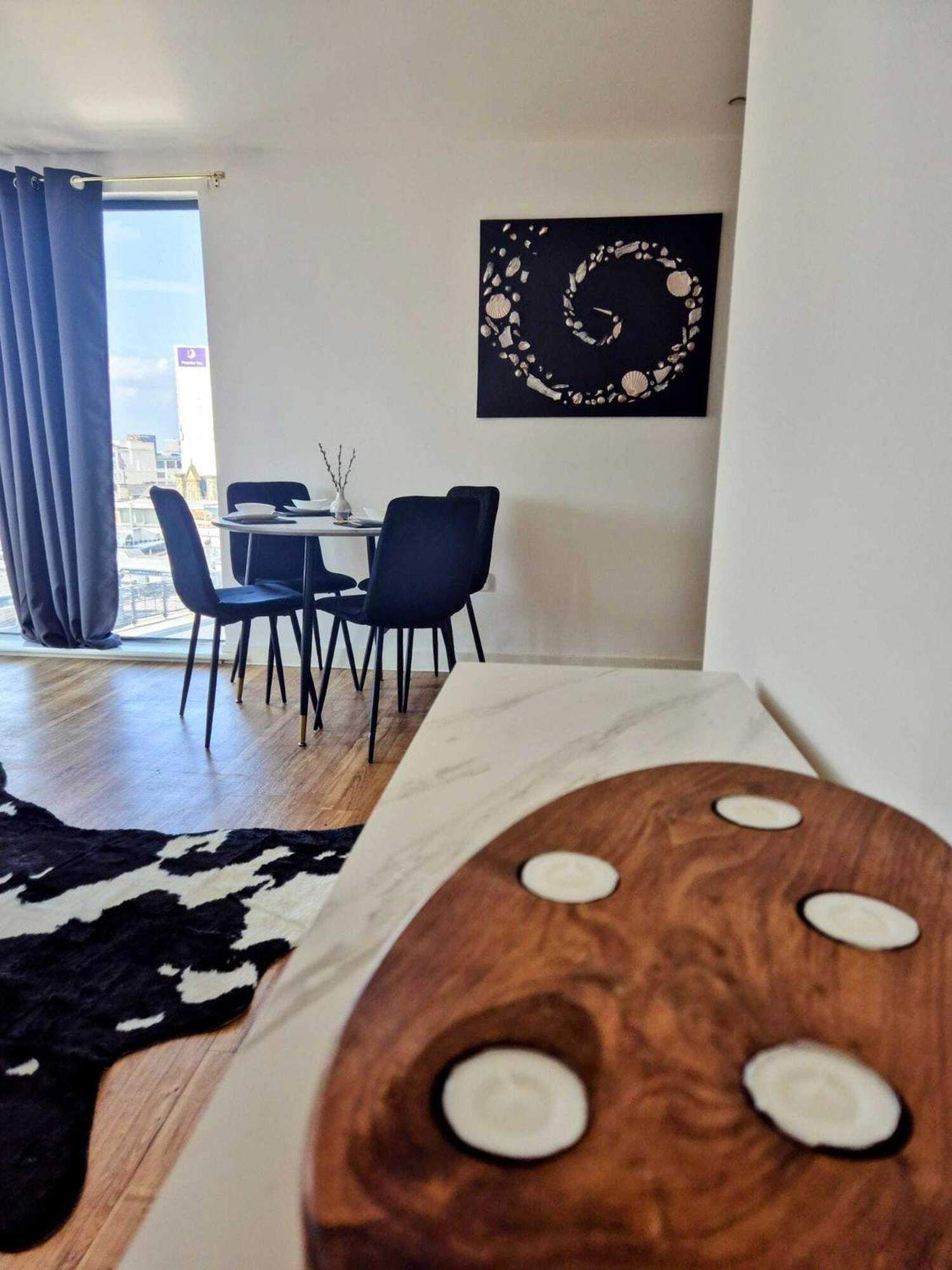 Manchester Penthouse - 2 Bedroom Apartment view 3