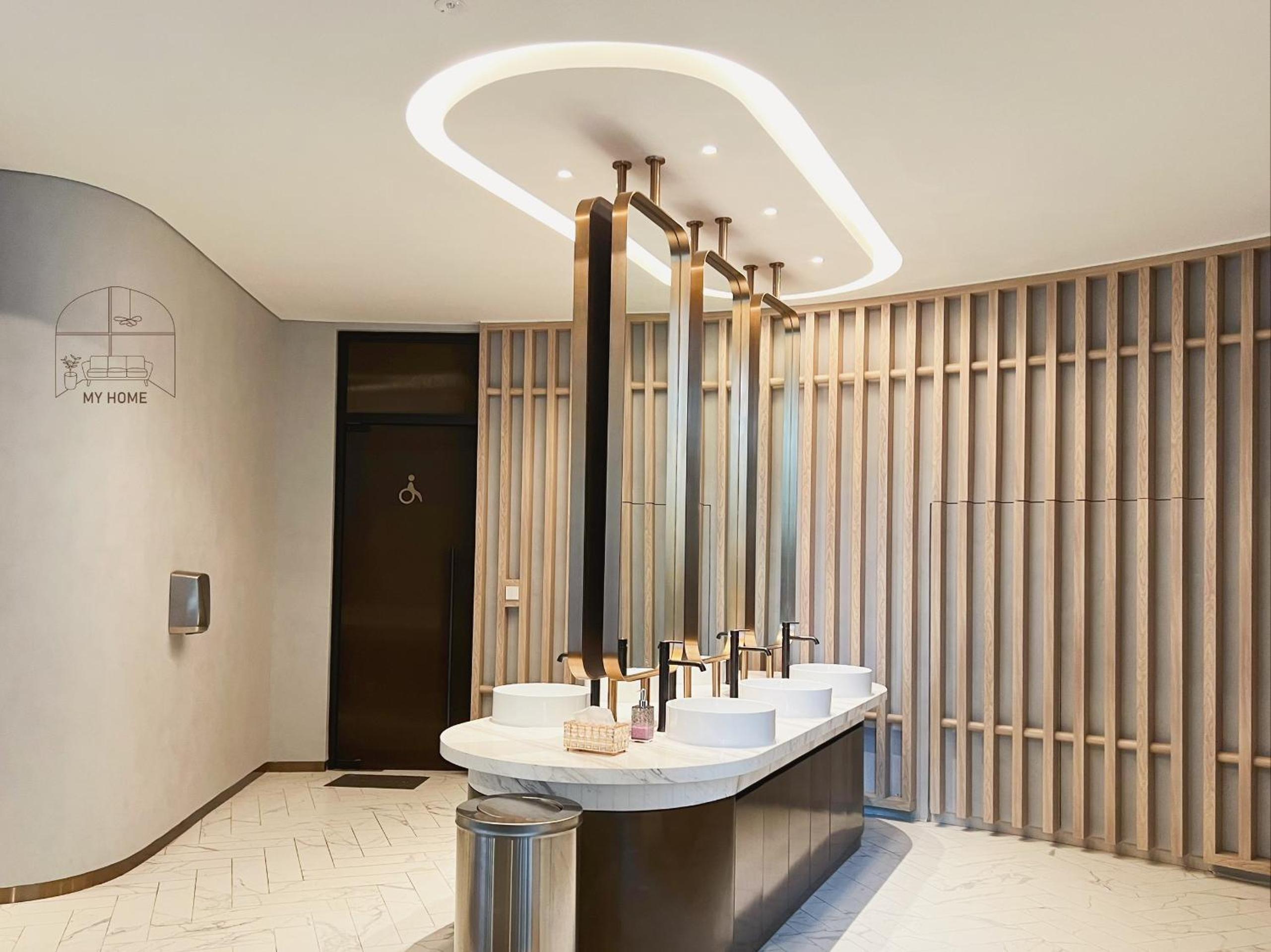 Cardinal Court 2BR Luxury Suite in Phu My Hung