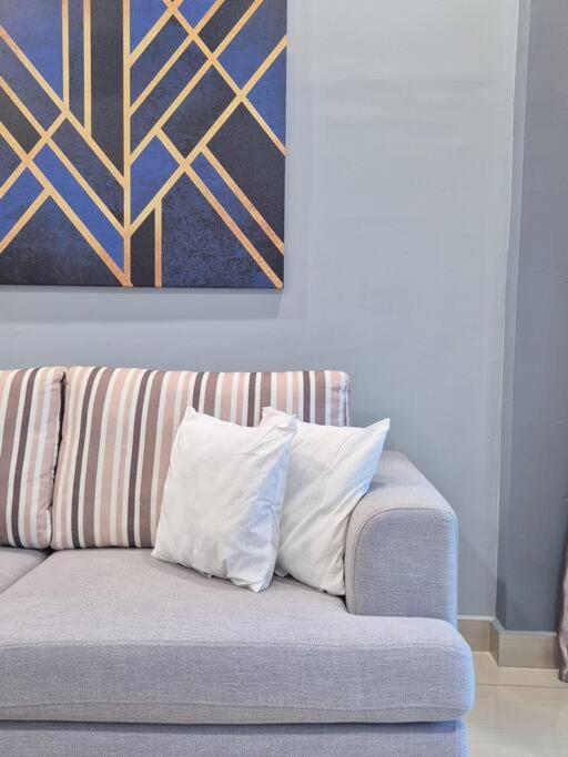 Walking distance to Mount Austin 3 Rooms 6 Pax