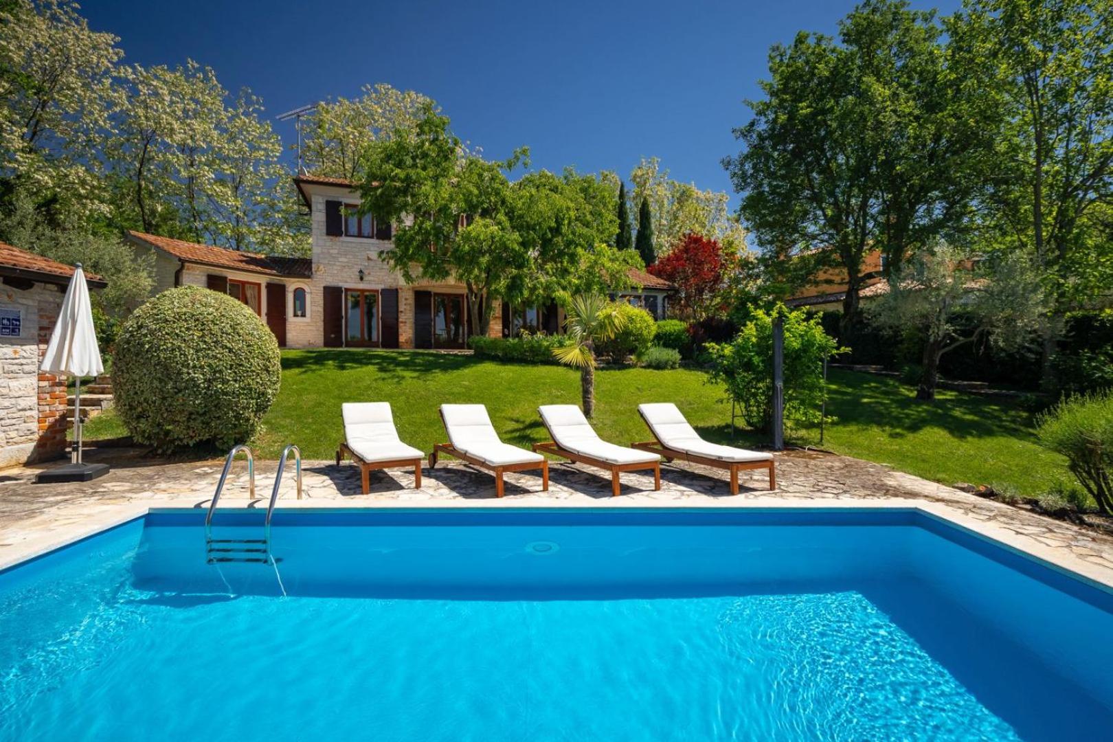 Rustic Villa Cehici with pool in Sveti Lovrec