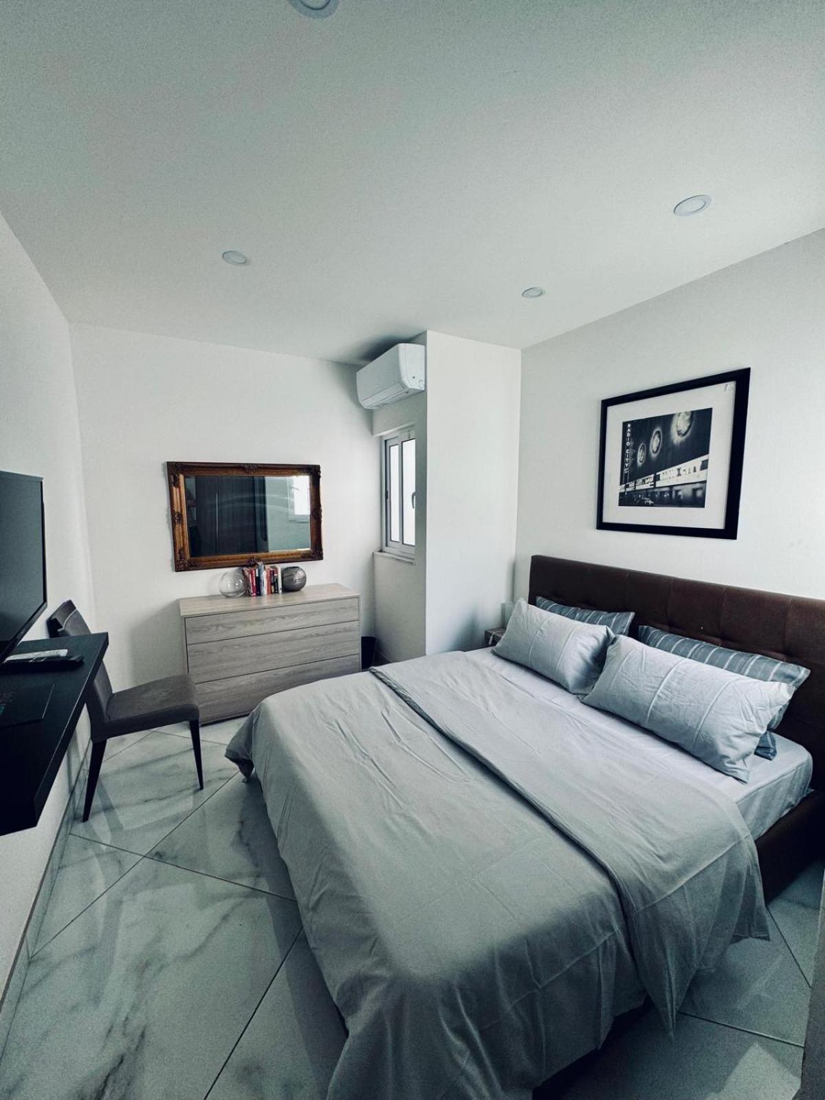 Modern Penthouse In Gzira view 4