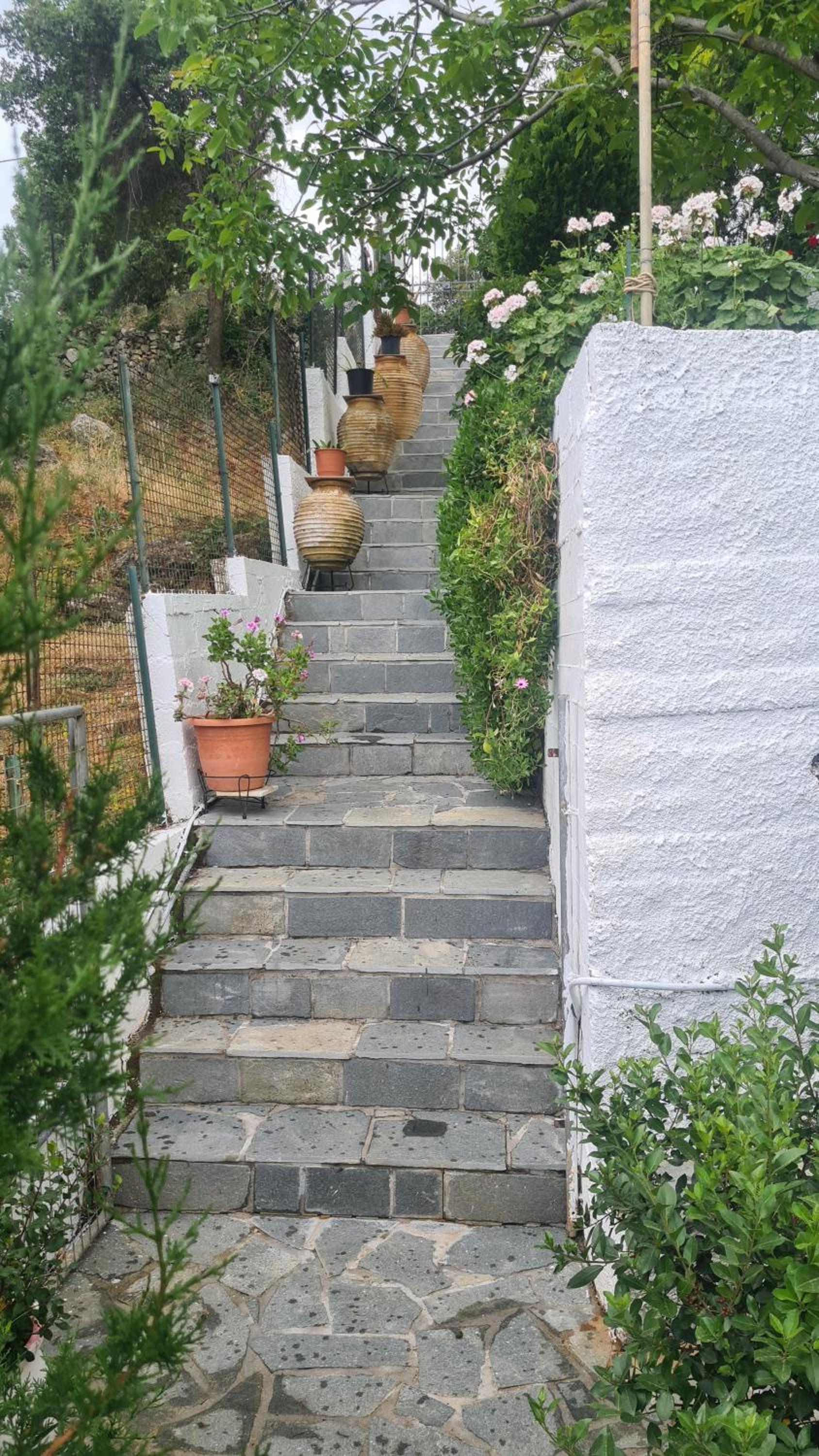 Stratigato Garden Getaway near Chios Town