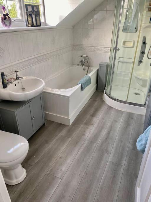 Middleton Country Retreat Spacious luxurious two bed two bathrooms view 4