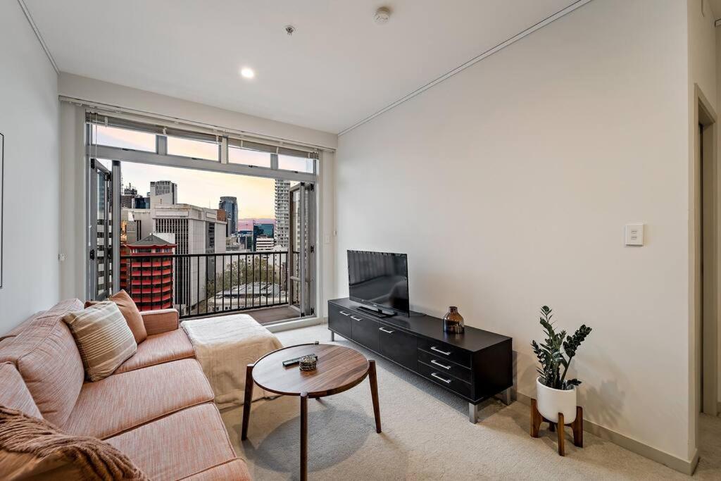 Prime Location with Sky Tower Views! view 2