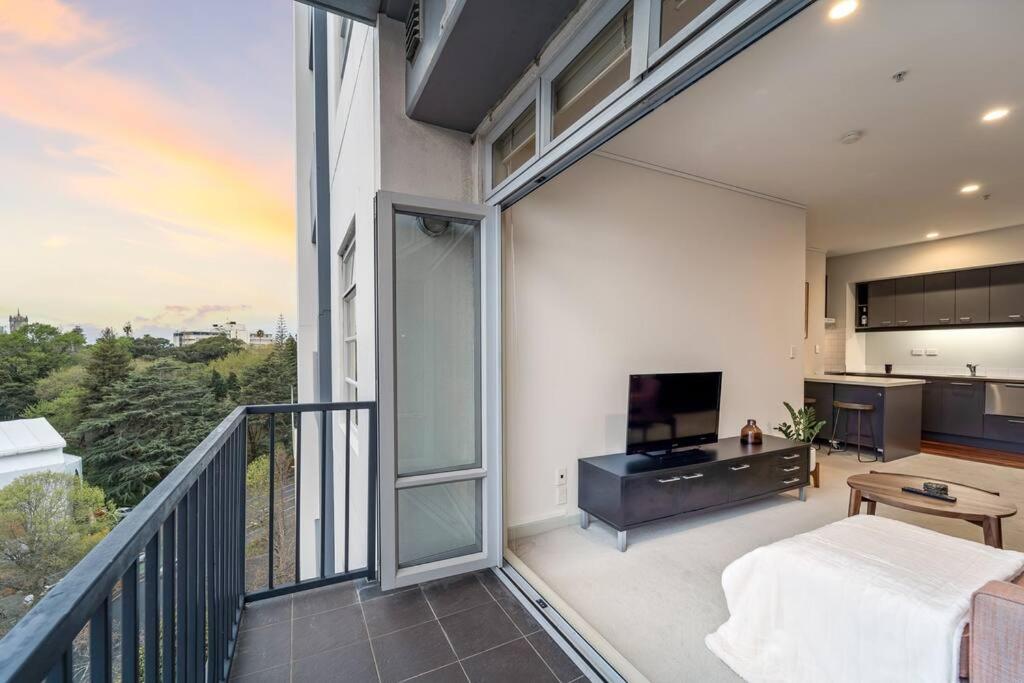Prime Location with Sky Tower Views! view 4
