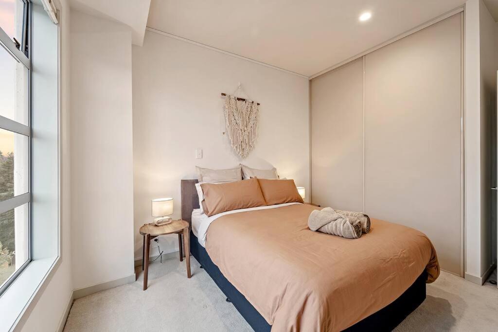 Prime Location with Sky Tower Views! view 5