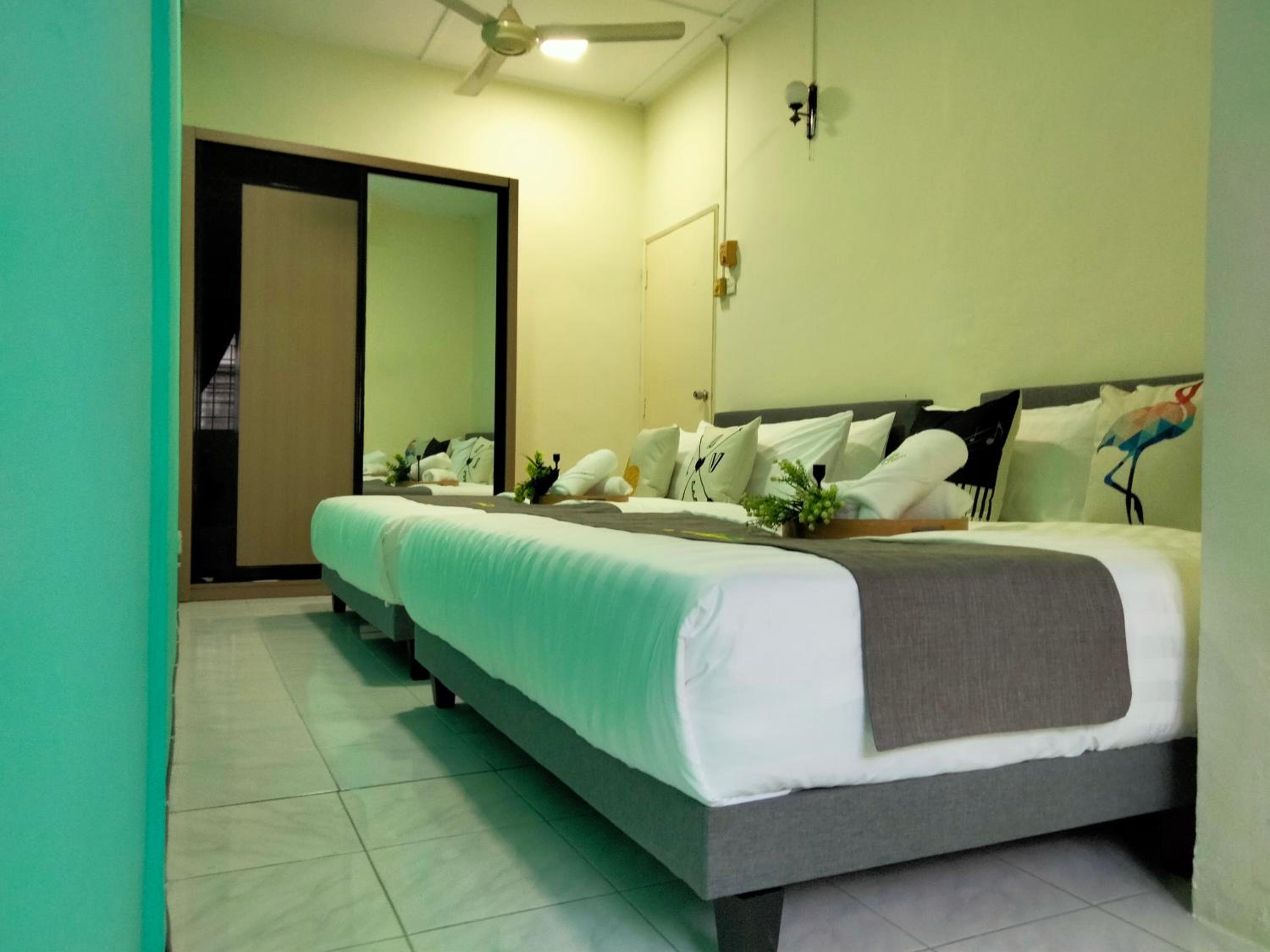 Double Storey 4 Bedroom 9 Pax Landed House, CHERAS JAYA photo 4