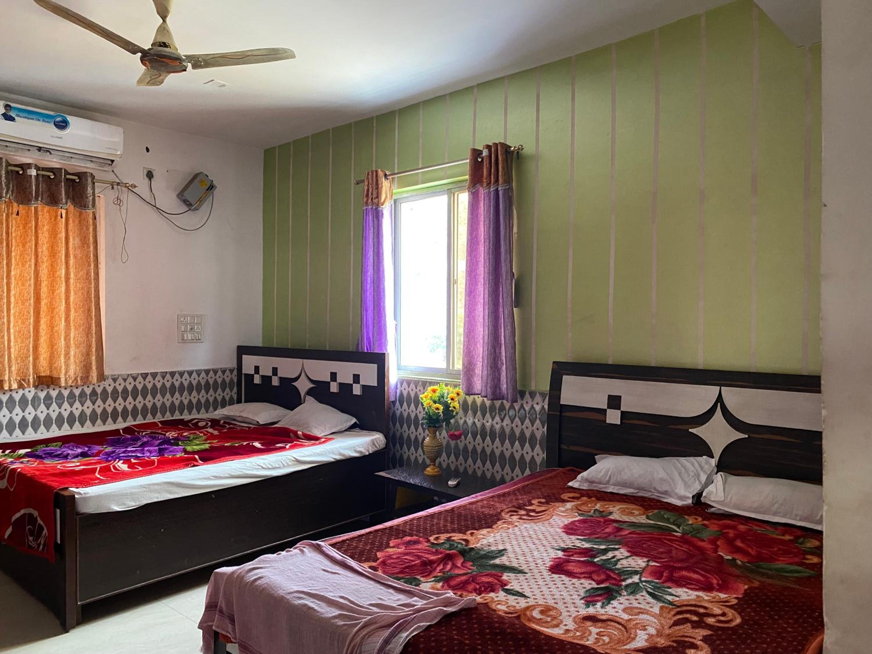 Hotel Shobha and Tent House view 3