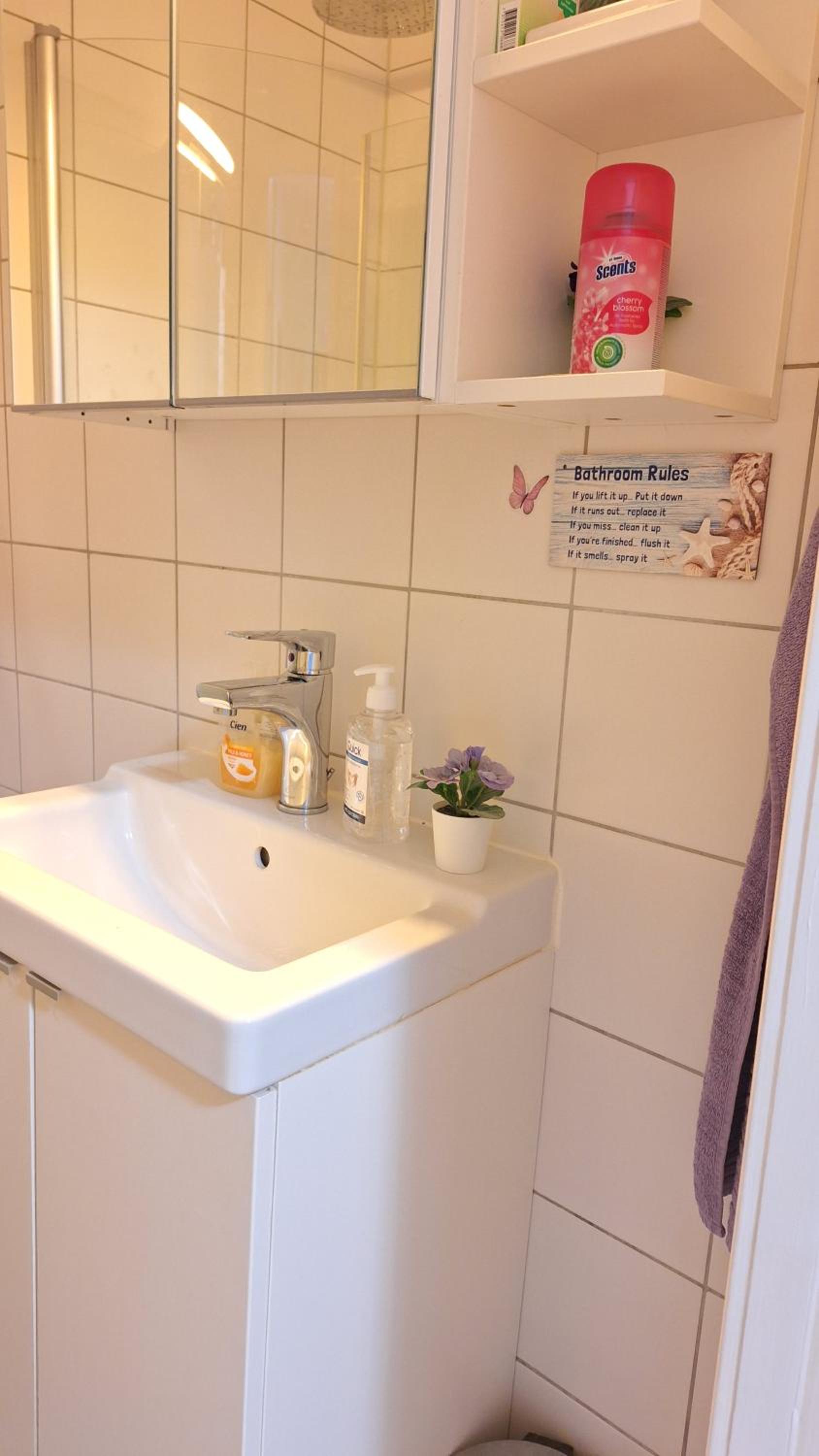 Room near Triangeln Station- shared kitchen and bathroom view 2